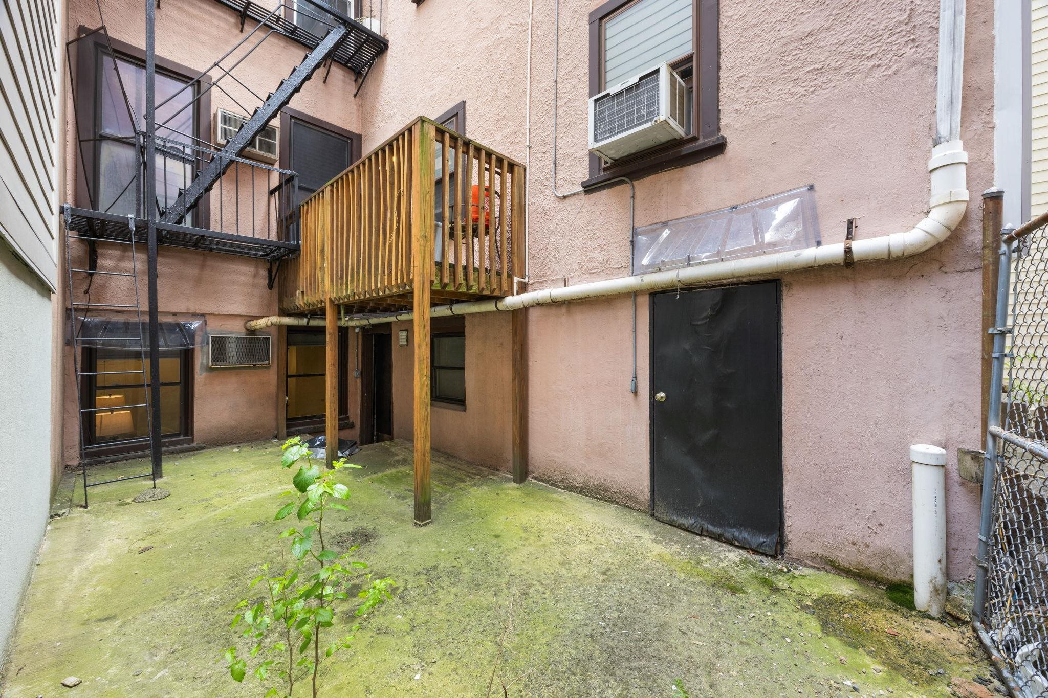 119 COLES ST
