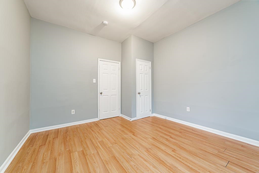 211 MYRTLE AVE