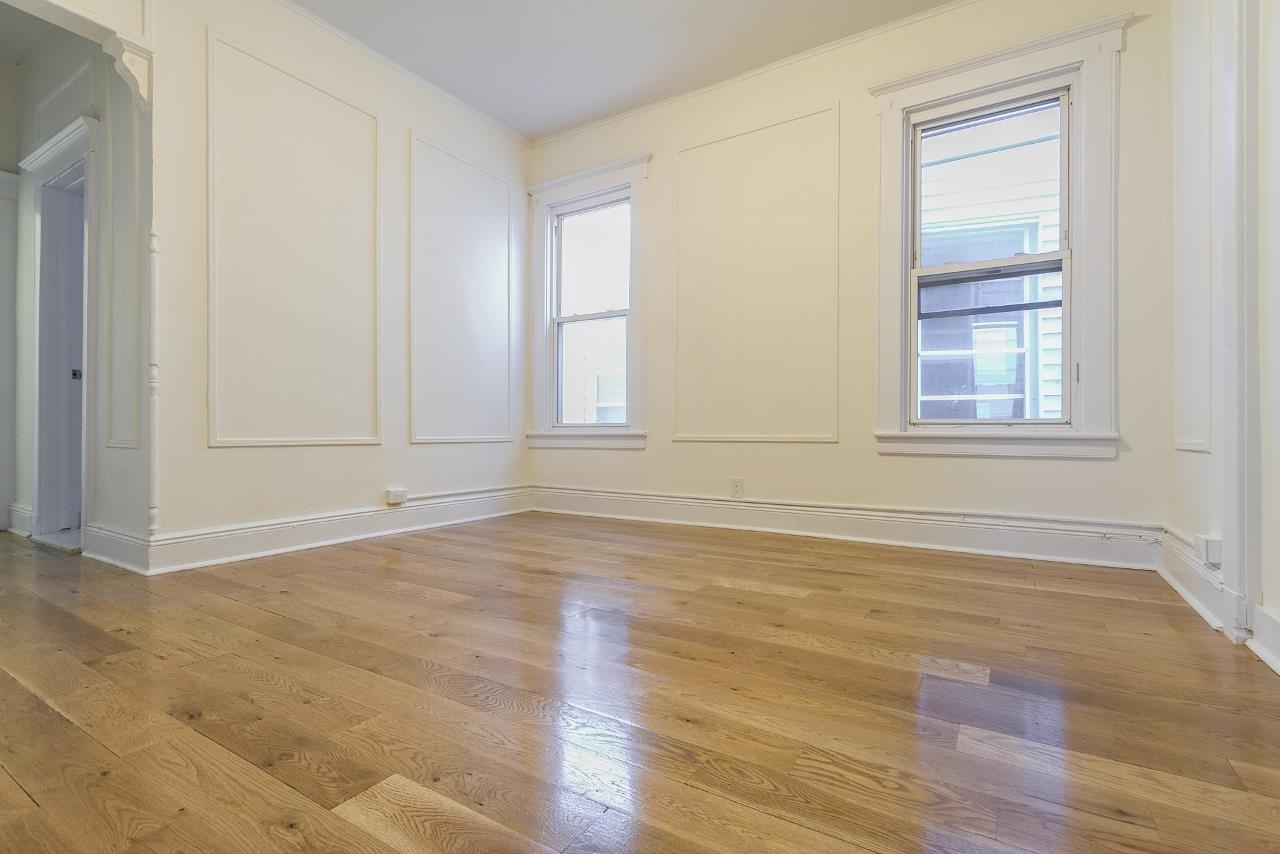 211 MYRTLE AVE
