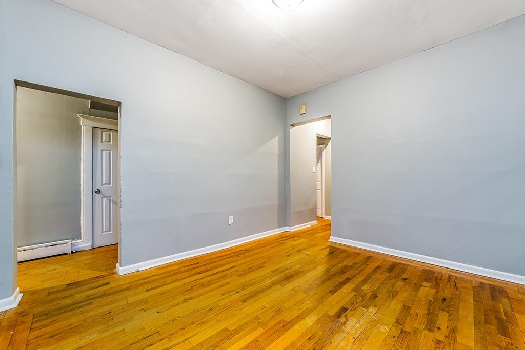 211 MYRTLE AVE