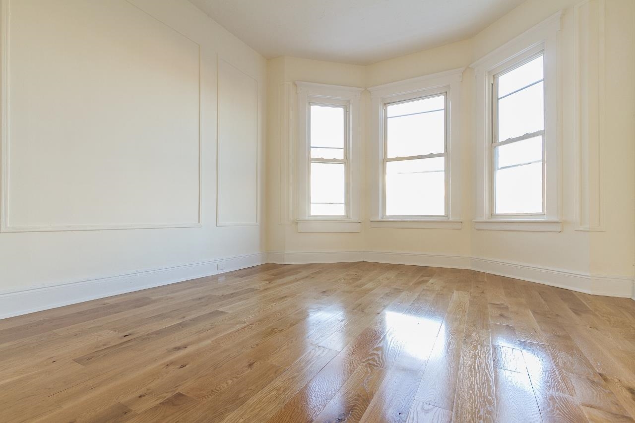 211 MYRTLE AVE