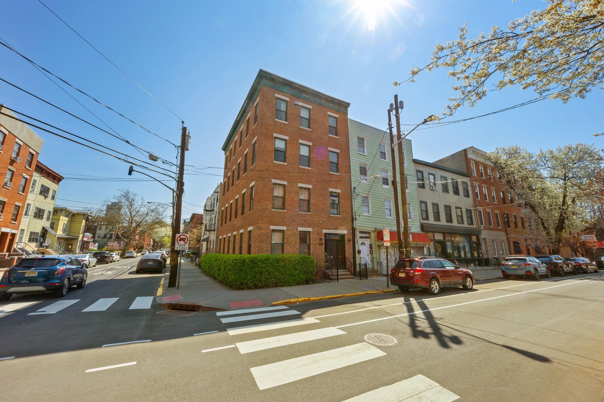 122 COLES ST Unit: 1