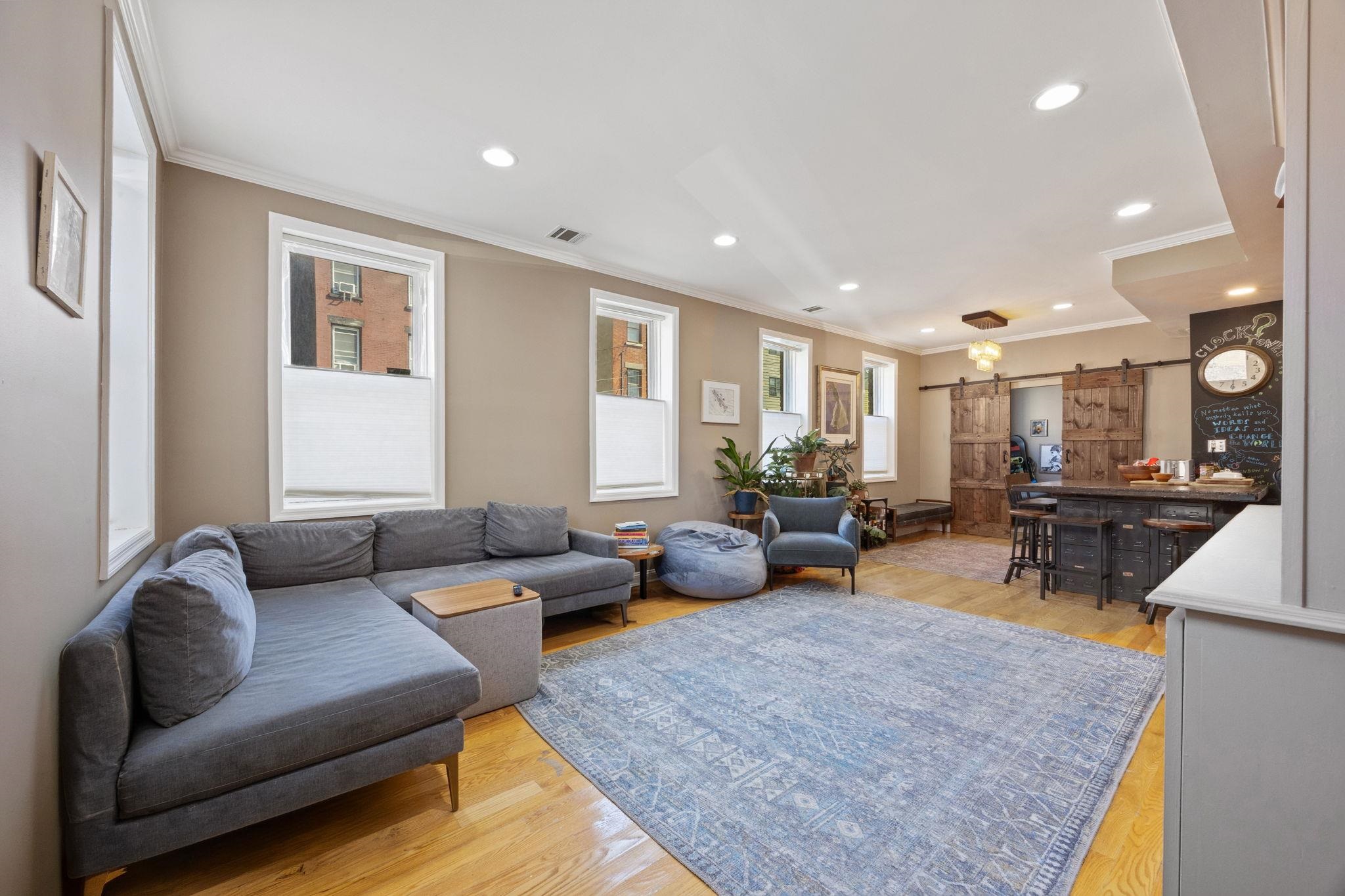 122 COLES ST Unit: 1