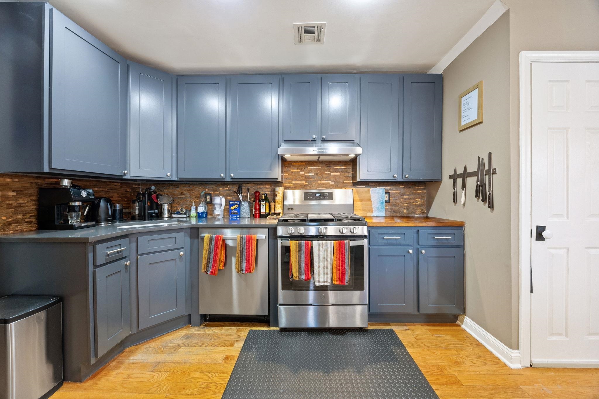 122 COLES ST Unit: 1