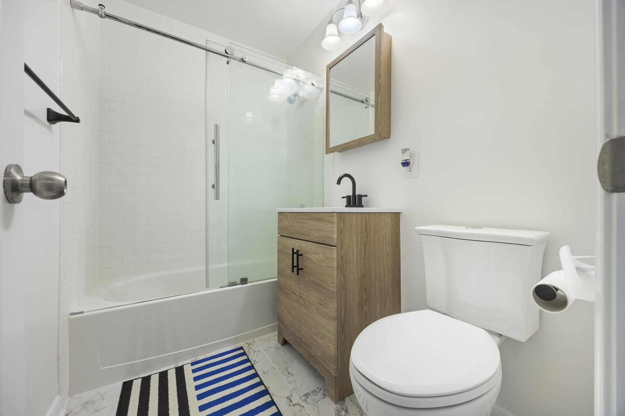 227 CHRISTOPHER COLUMBUS DR Unit: 305B