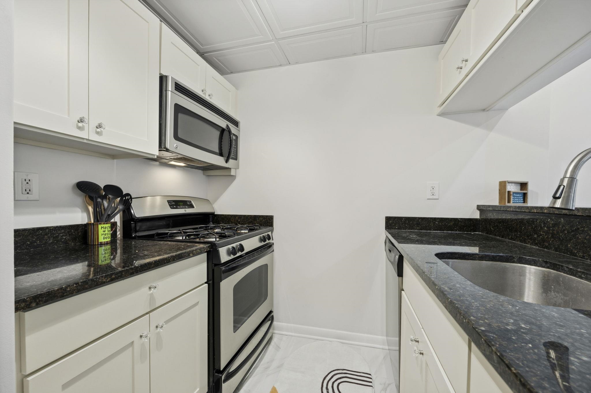 227 CHRISTOPHER COLUMBUS DR Unit: 305B