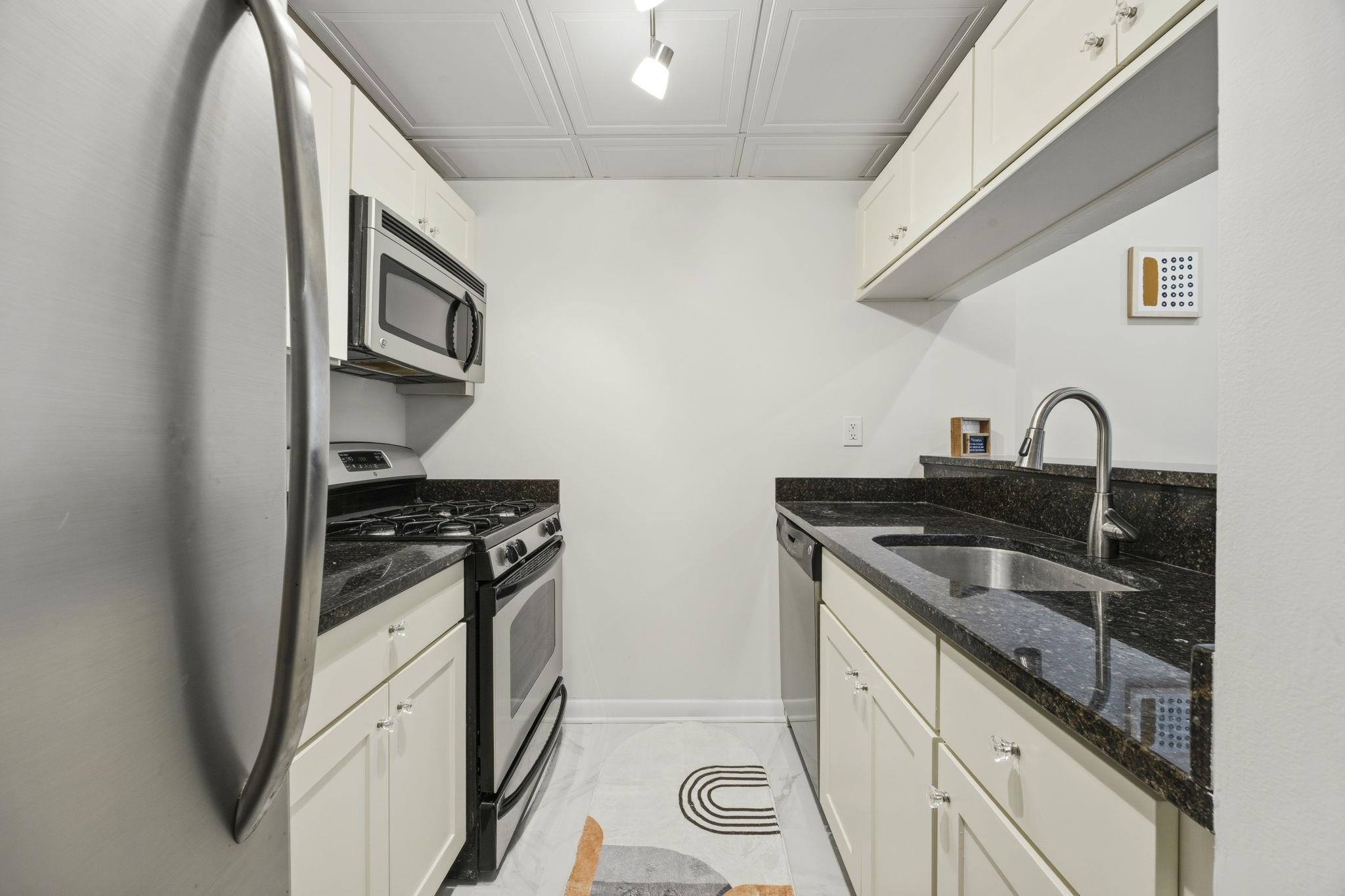 227 CHRISTOPHER COLUMBUS DR Unit: 305B