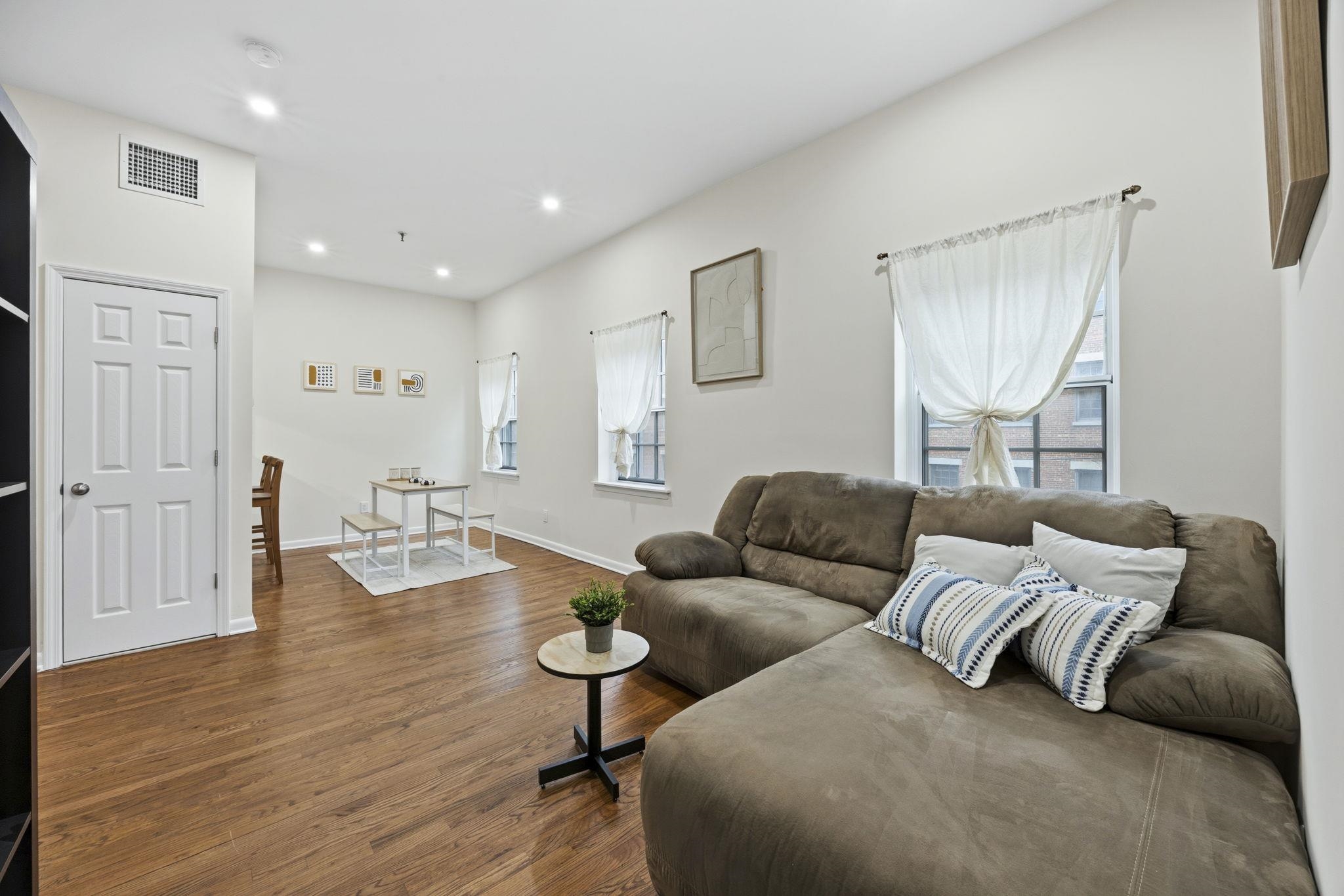 227 CHRISTOPHER COLUMBUS DR Unit: 305B