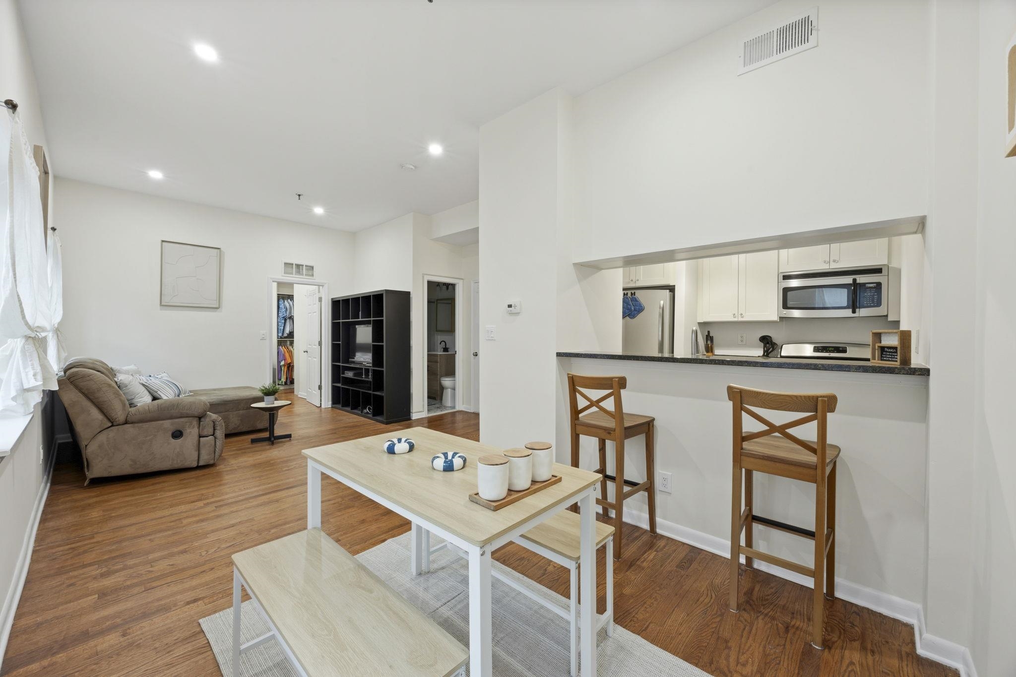 227 CHRISTOPHER COLUMBUS DR Unit: 305B