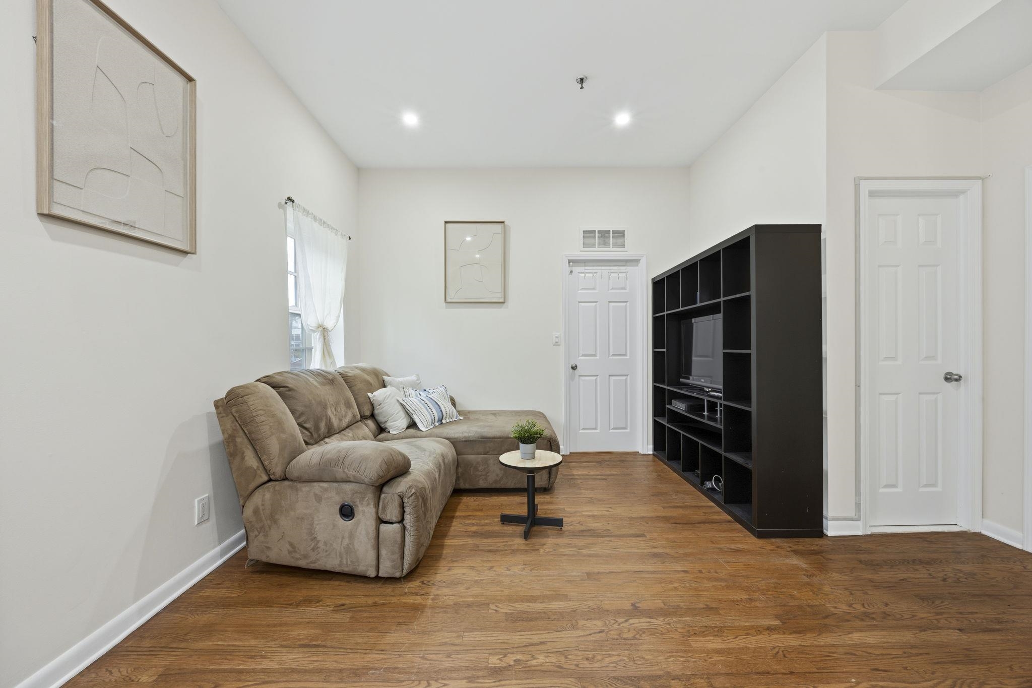 227 CHRISTOPHER COLUMBUS DR Unit: 305B