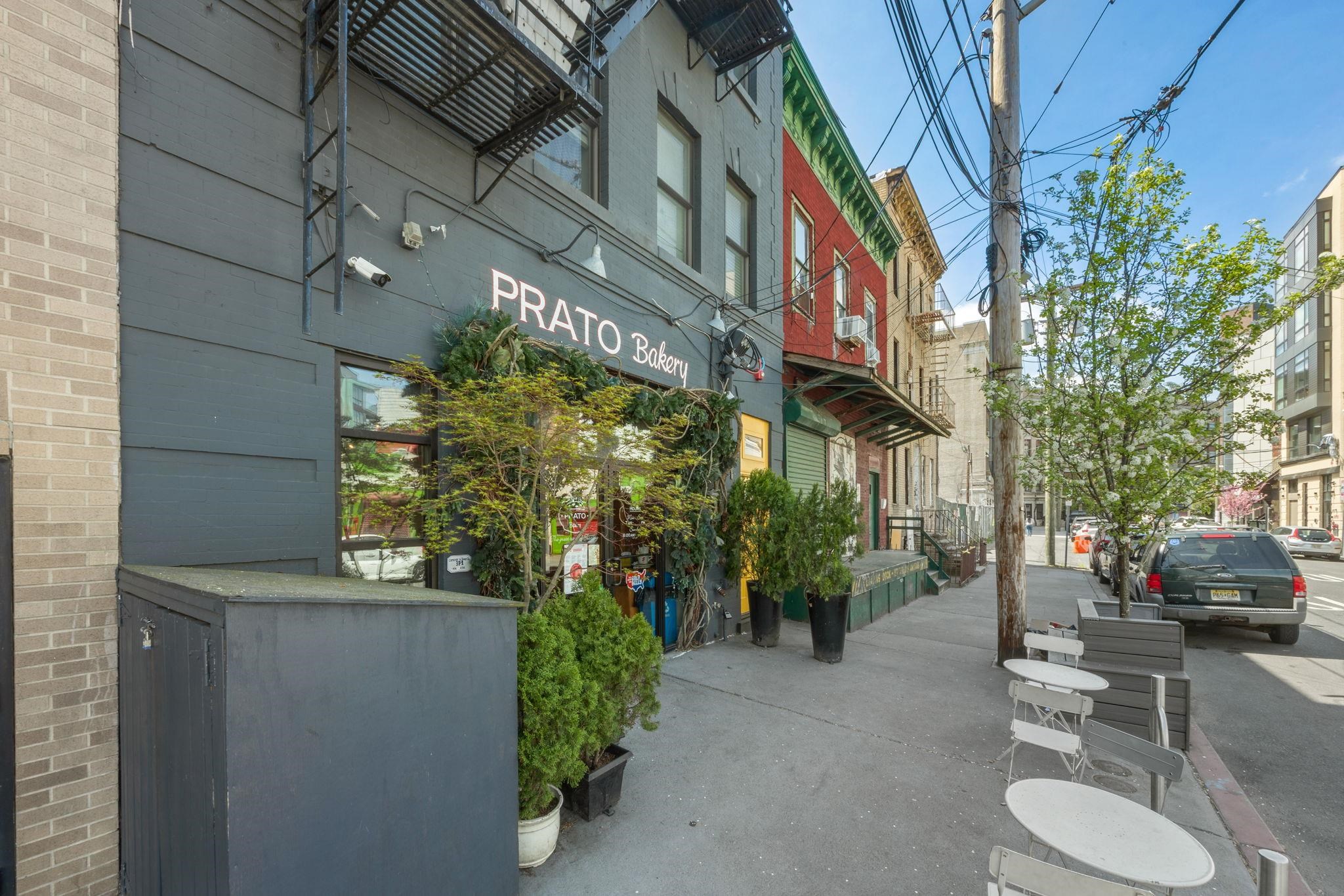 371 4TH ST Unit: 1
