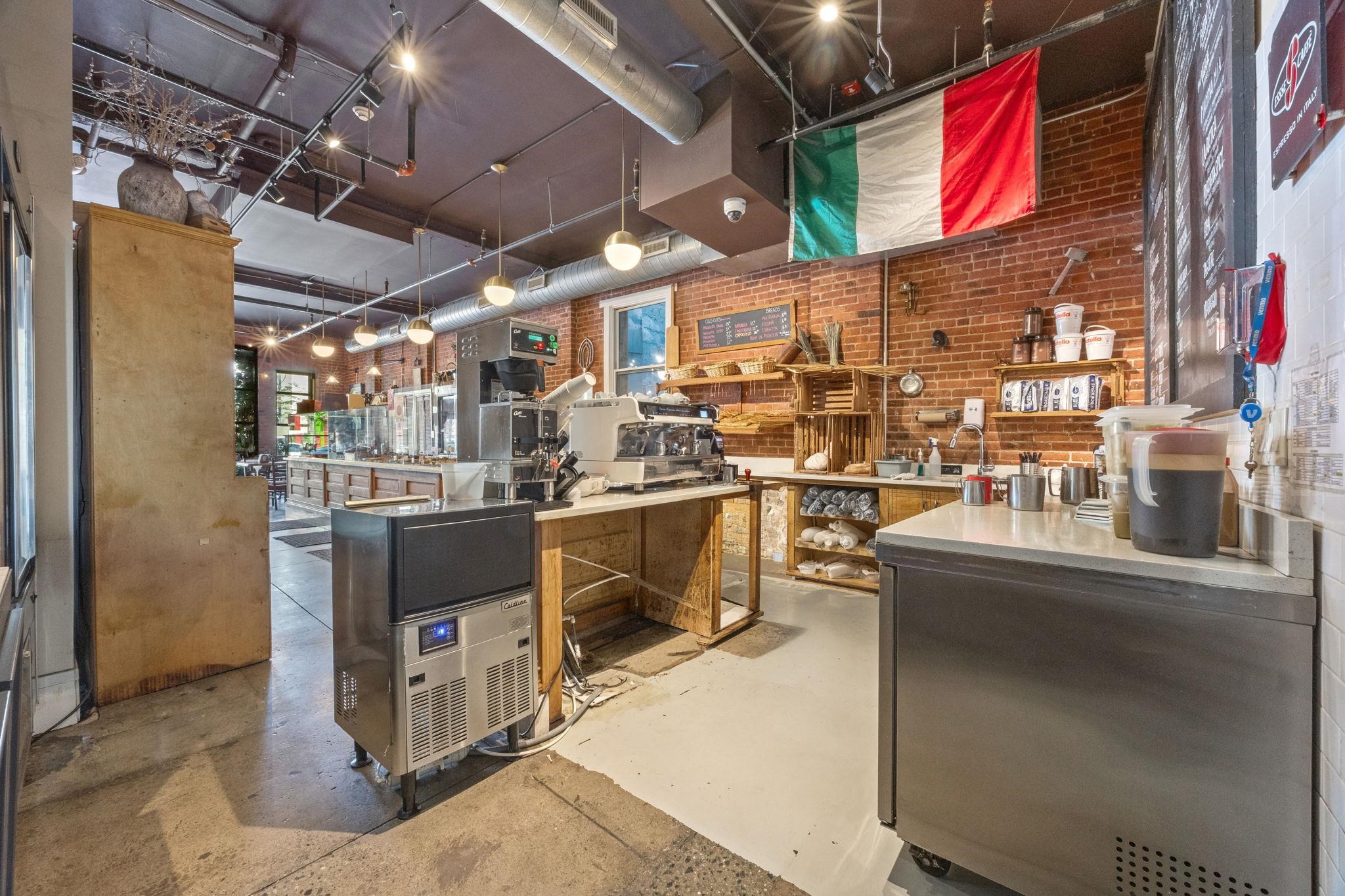 371 4TH ST Unit: 1