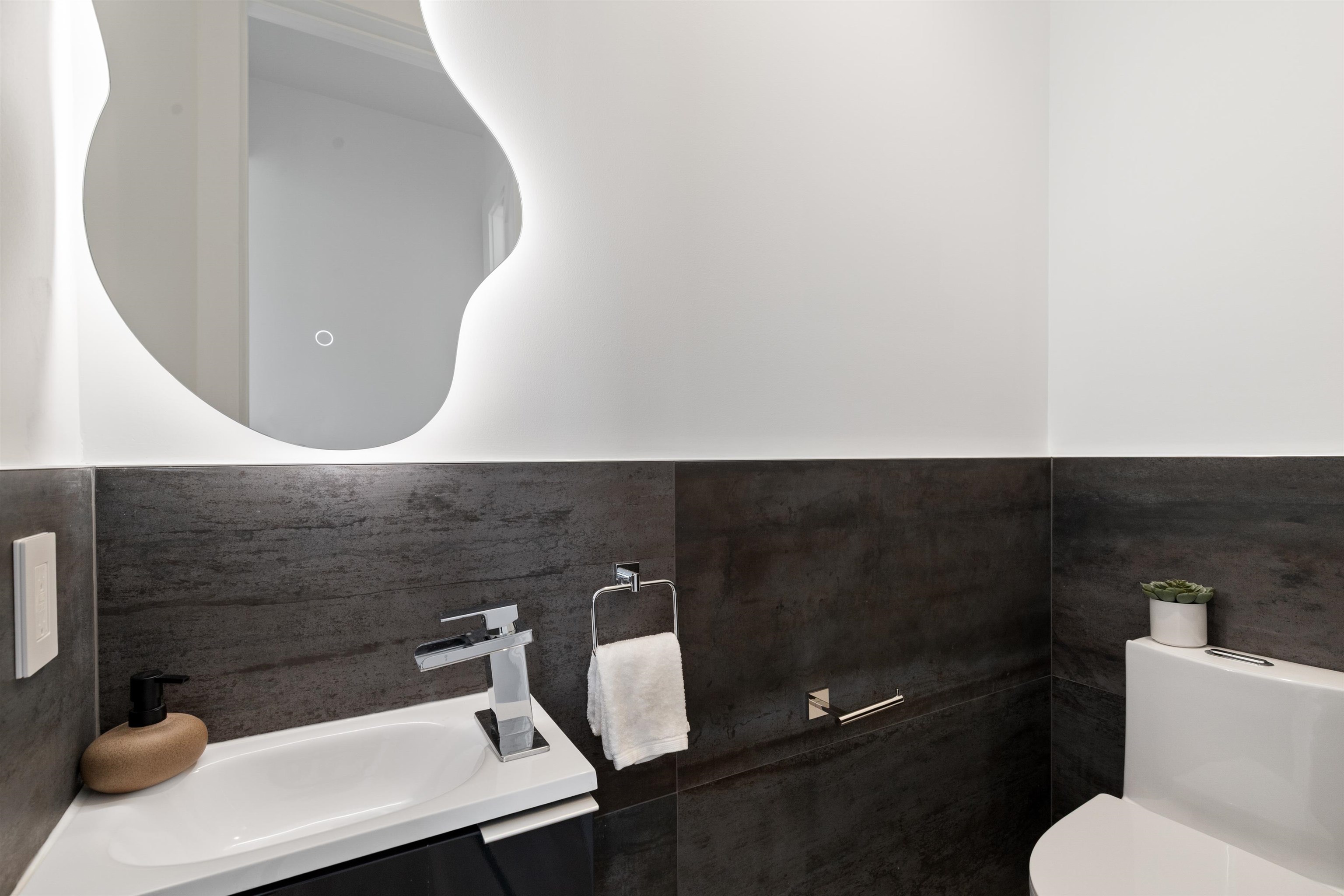 80 HACKENSACK PLANK RD Unit: #2