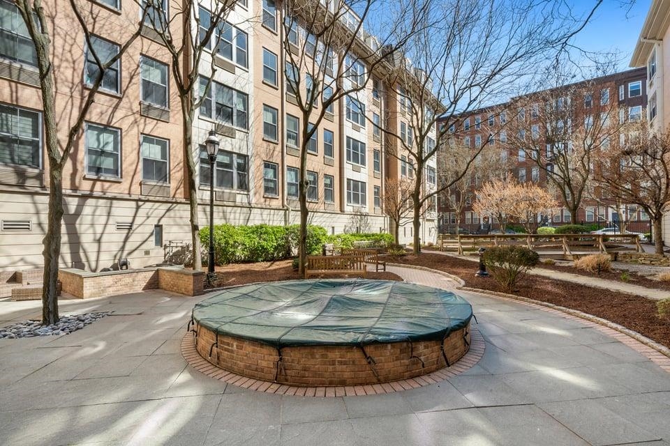 149 ESSEX ST Unit: 2H