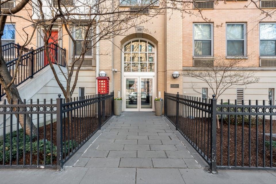 149 ESSEX ST Unit: 2H