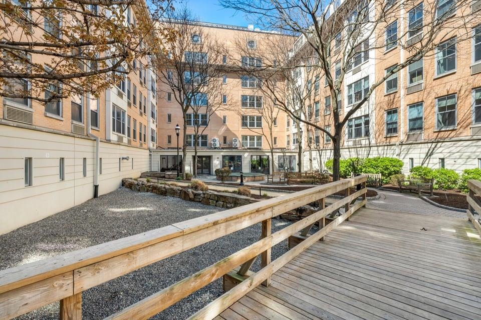 149 ESSEX ST Unit: 2H