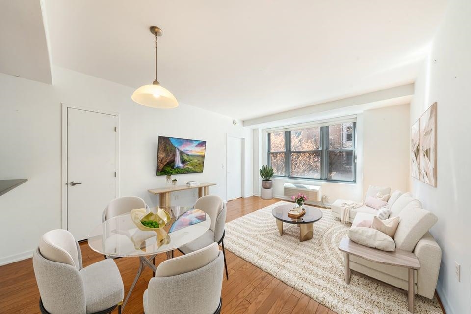 149 ESSEX ST Unit: 2H