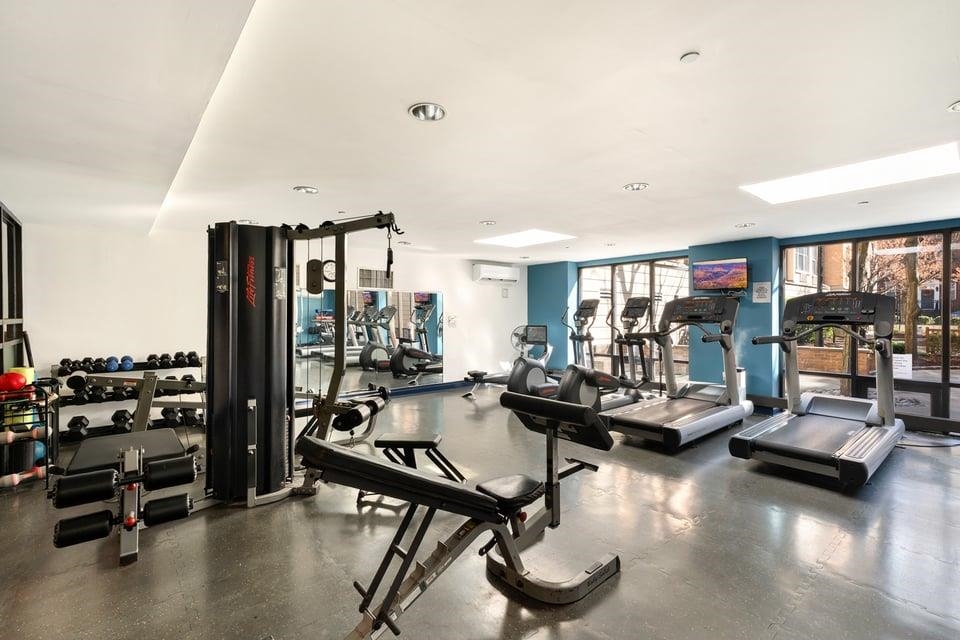 149 ESSEX ST Unit: 2H