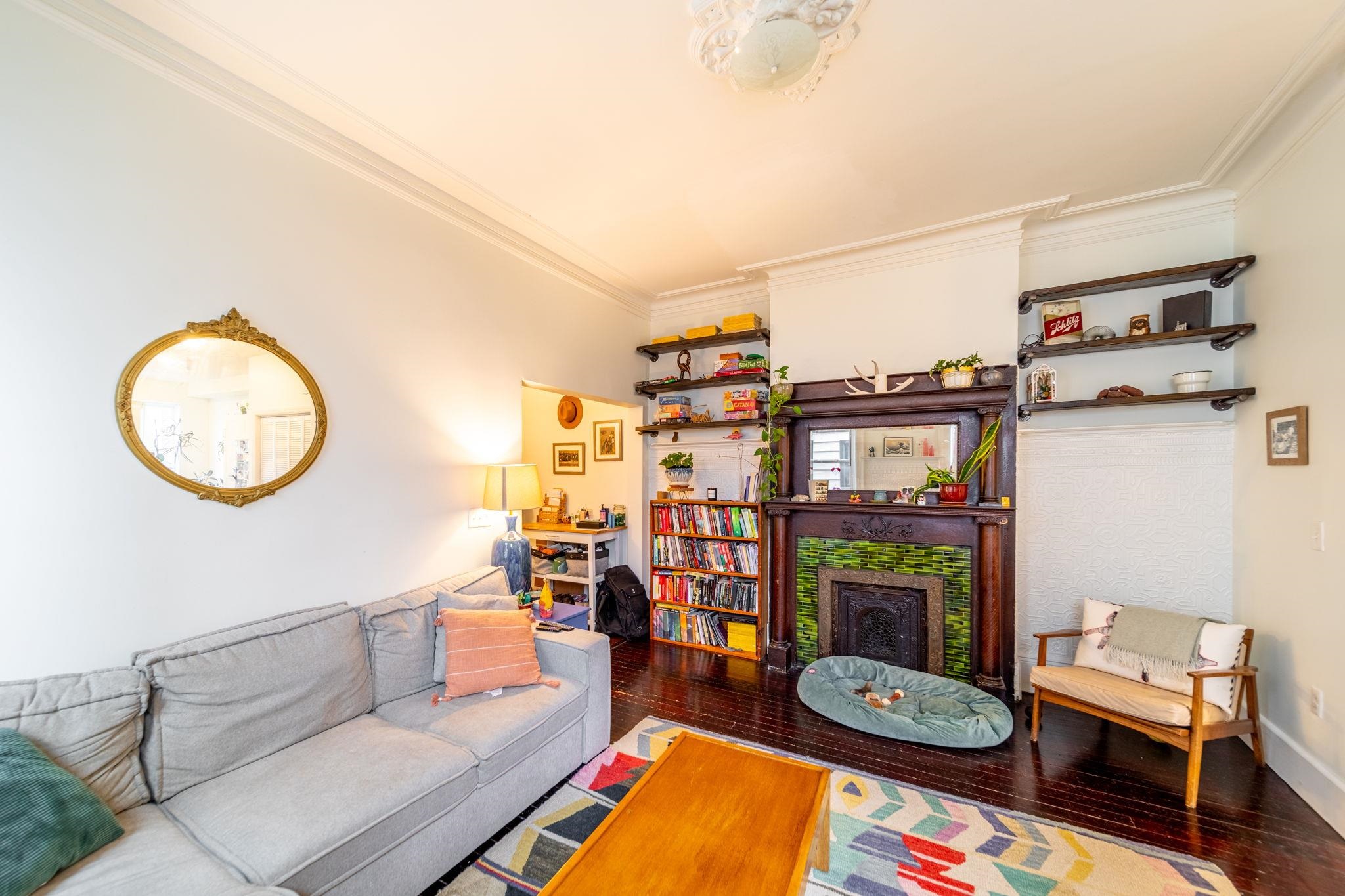 935 SUMMIT AVE Unit: 1