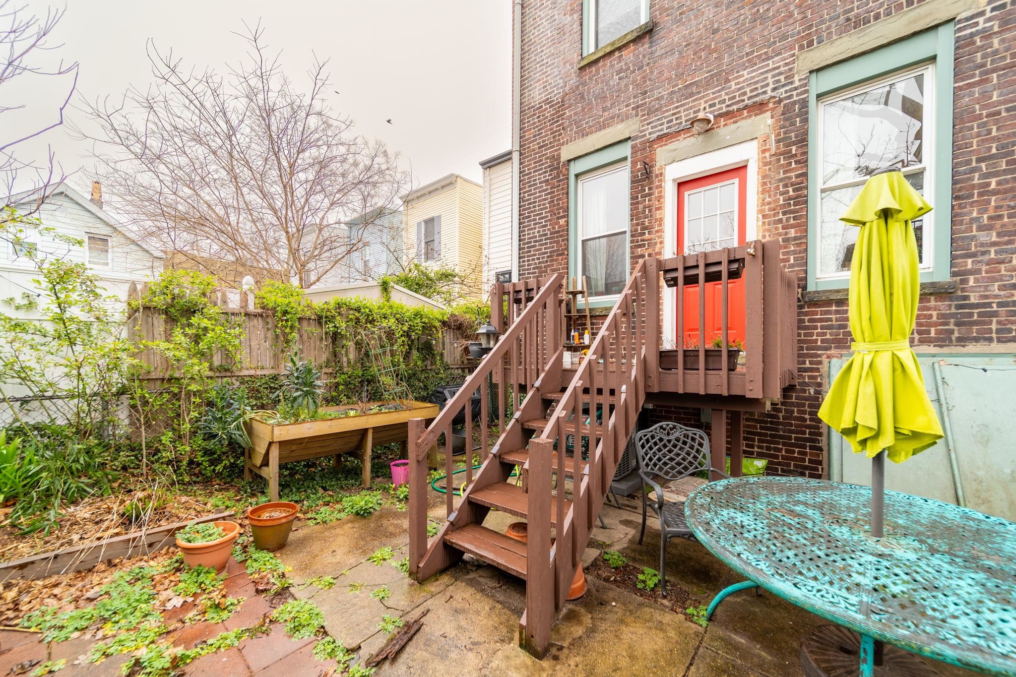 935 SUMMIT AVE Unit: 1