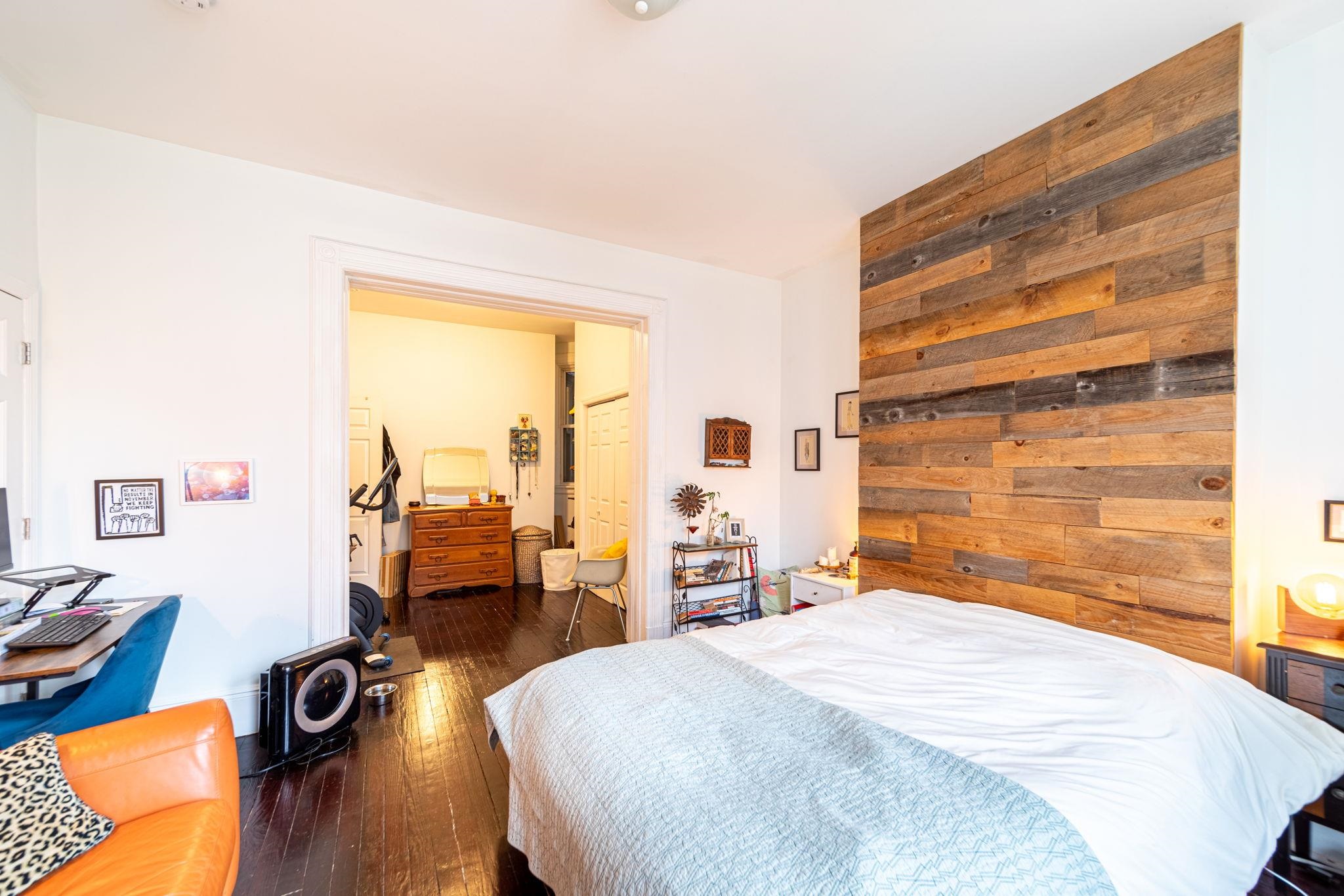 935 SUMMIT AVE Unit: 1