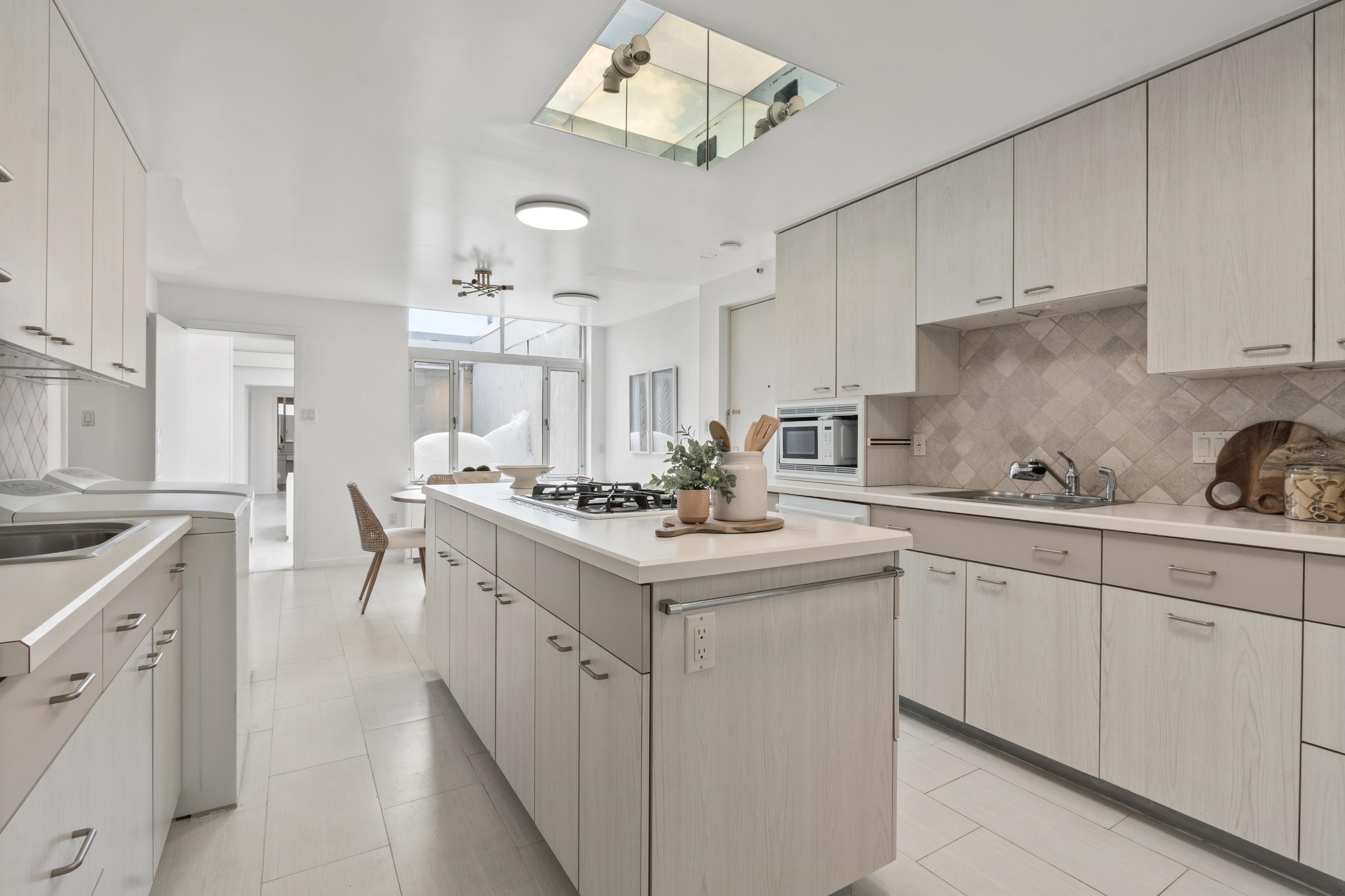 1 HORIZON RD Unit: PH1