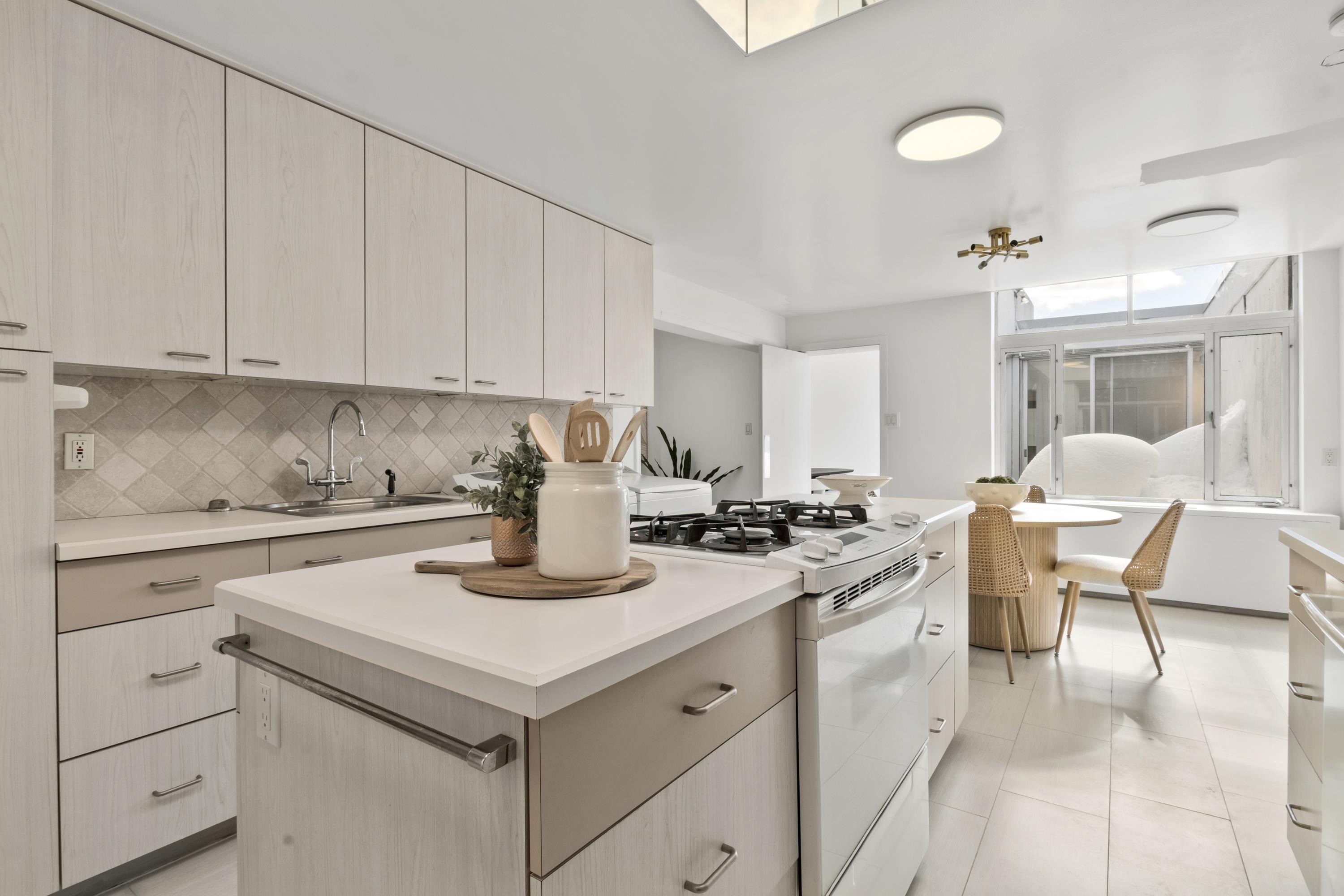 1 HORIZON RD Unit: PH1