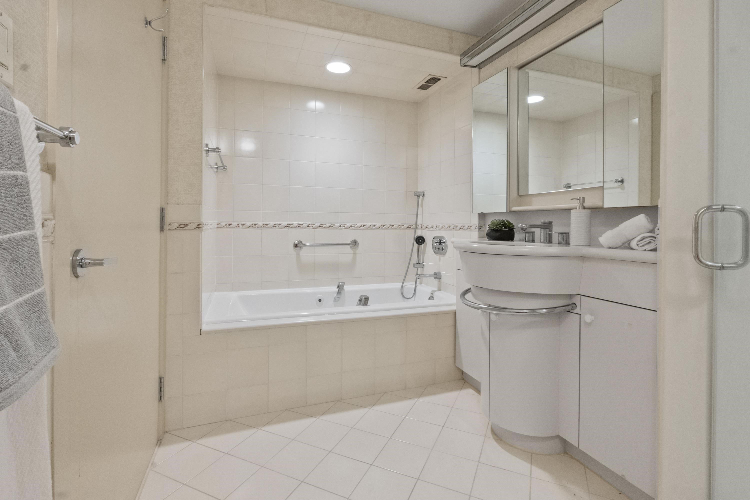 1 HORIZON RD Unit: PH1