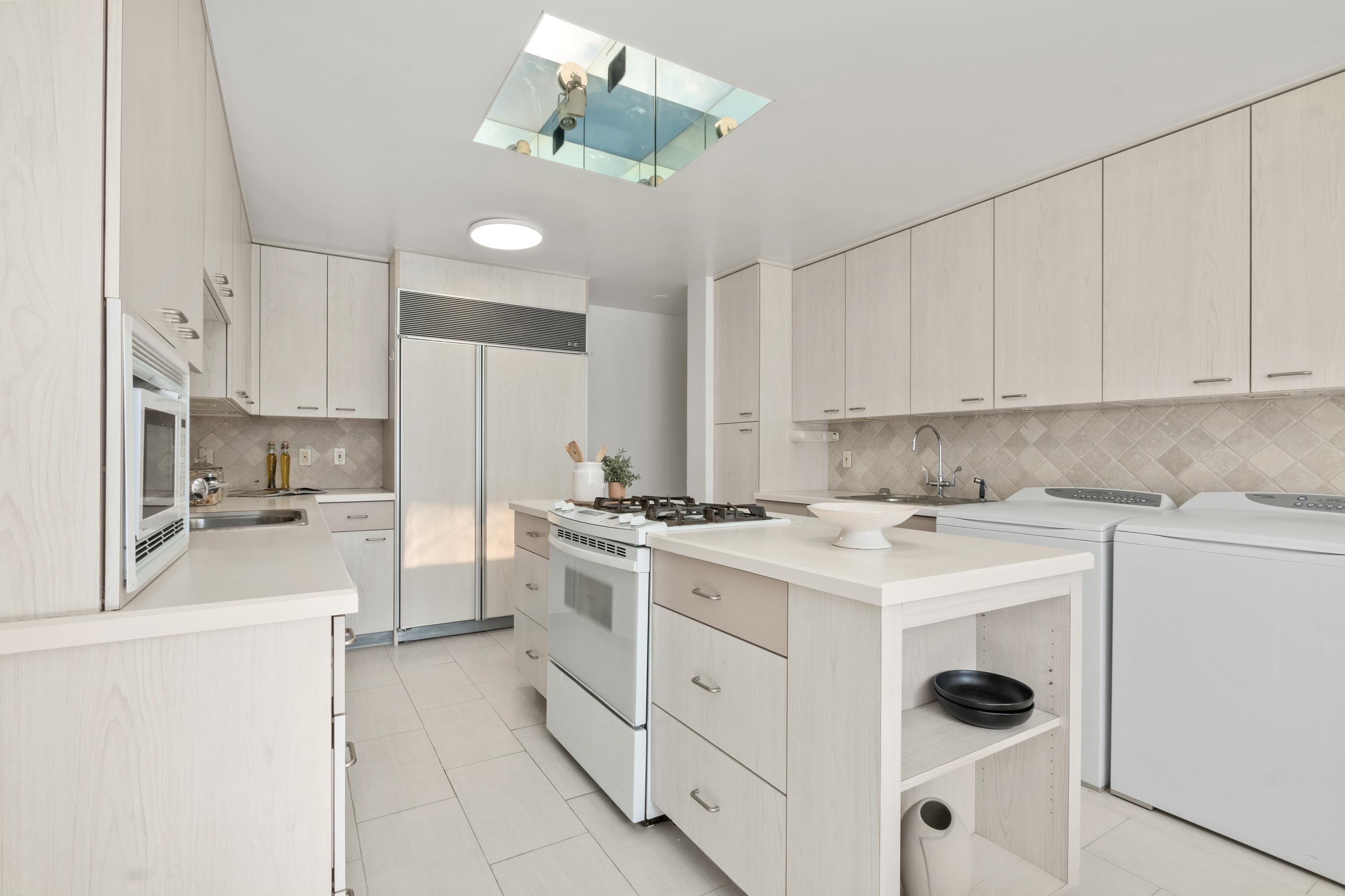 1 HORIZON RD Unit: PH1