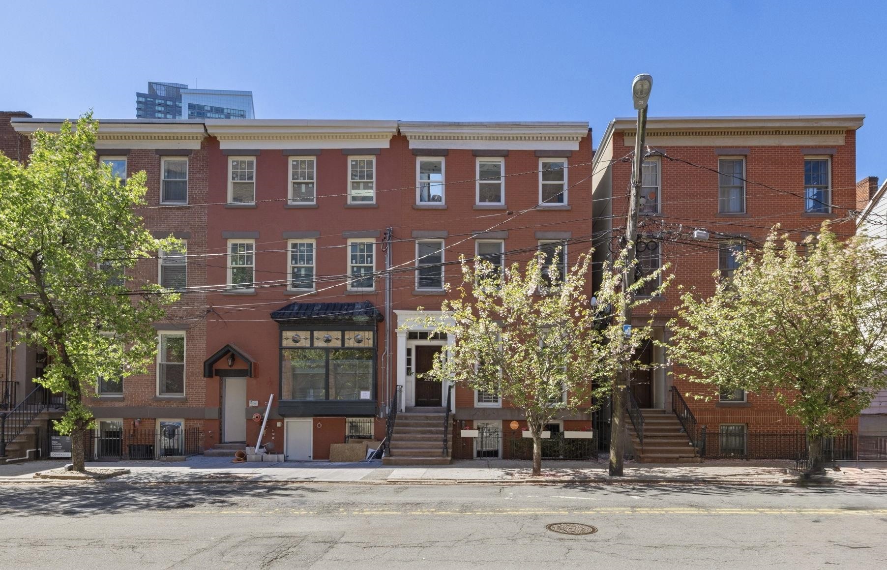 227 MONTGOMERY ST Unit: 1