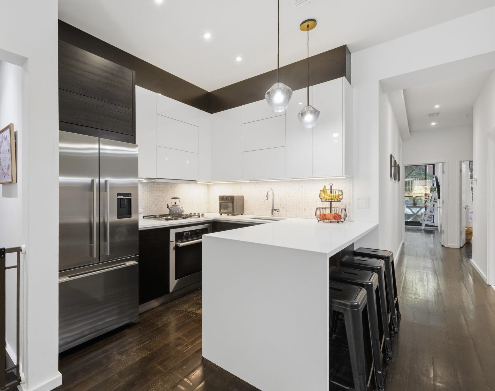 227 MONTGOMERY ST Unit: 1