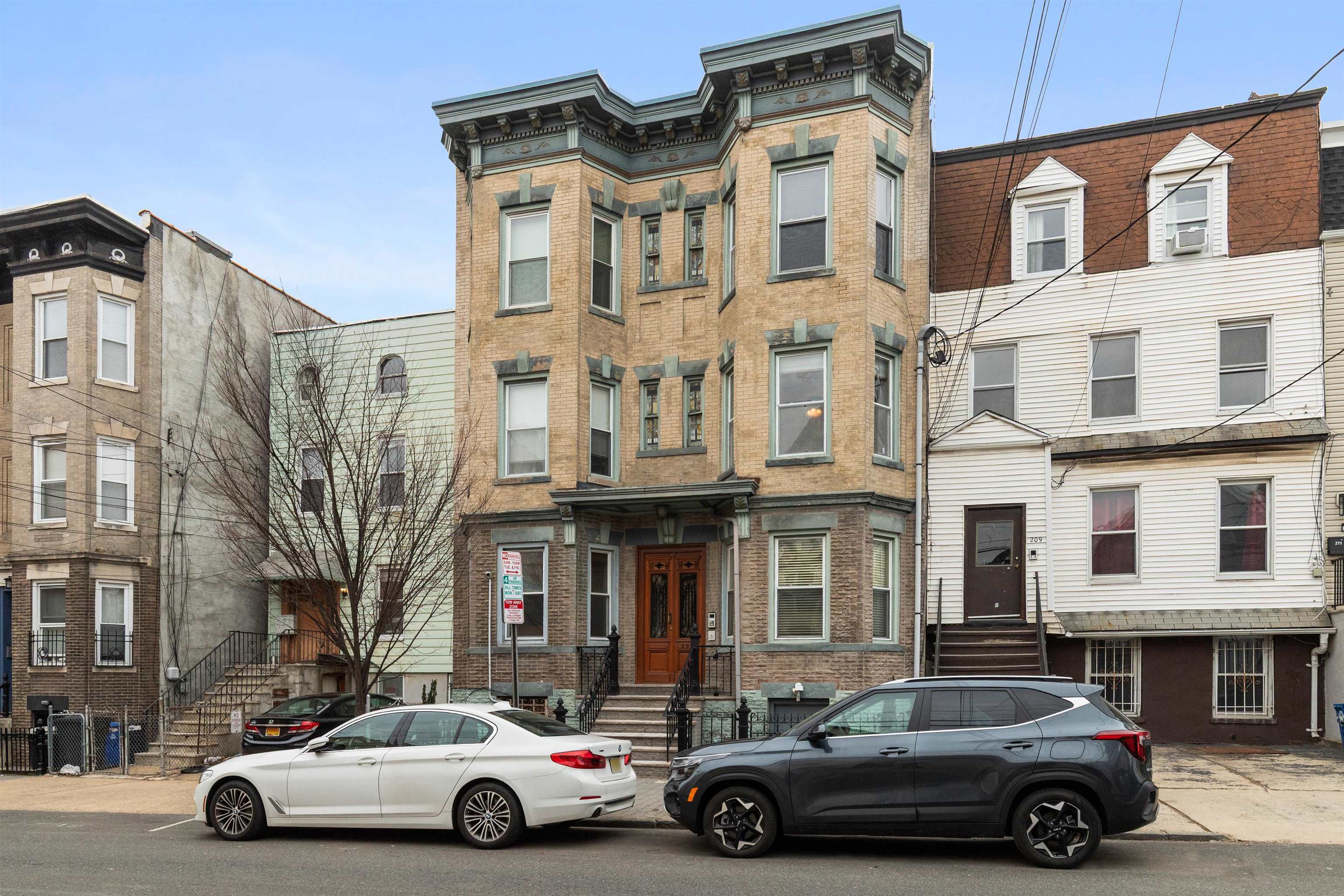 207 OGDEN AVE Unit: 1L