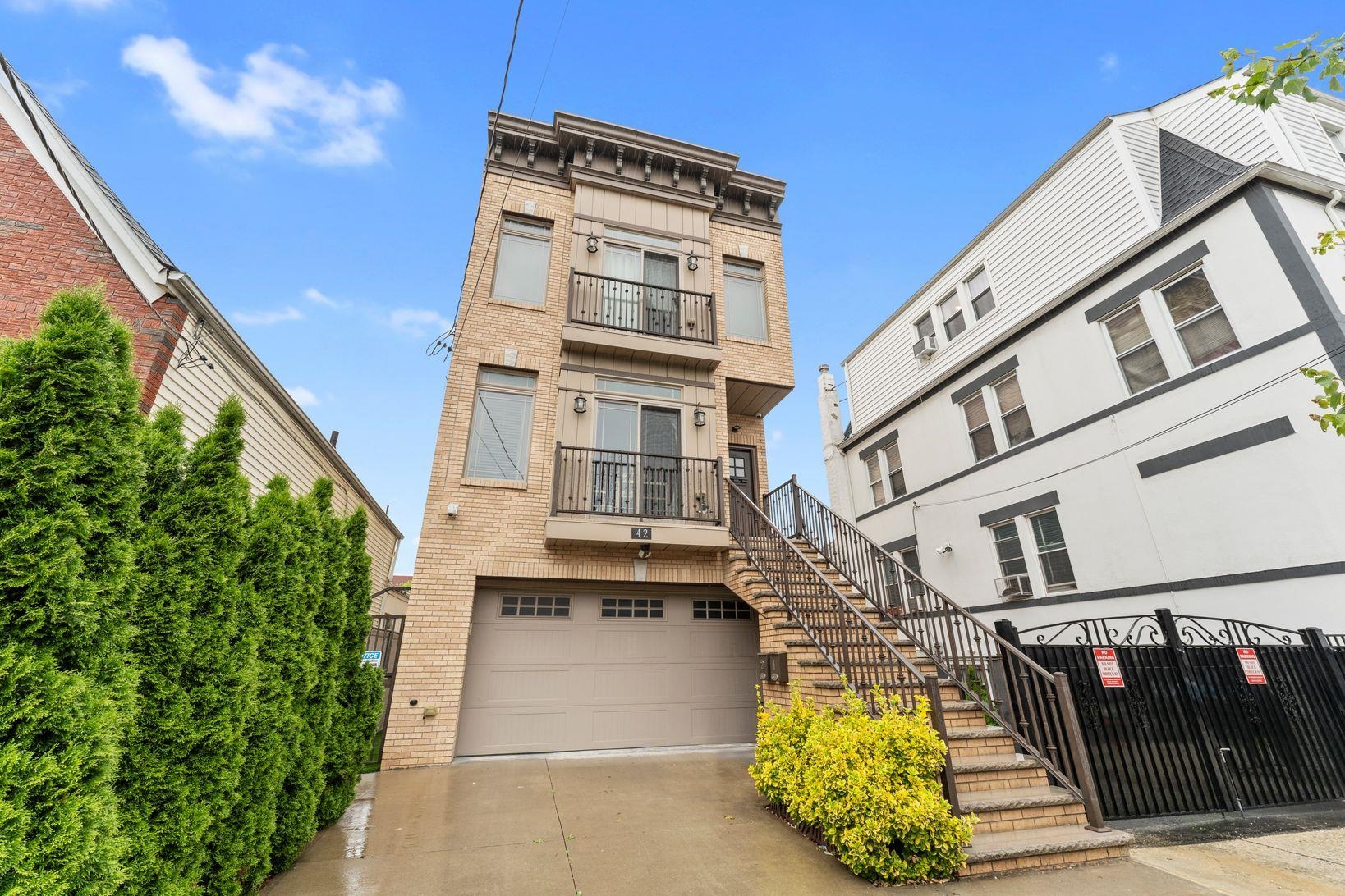 42 GRACE ST Unit: 2