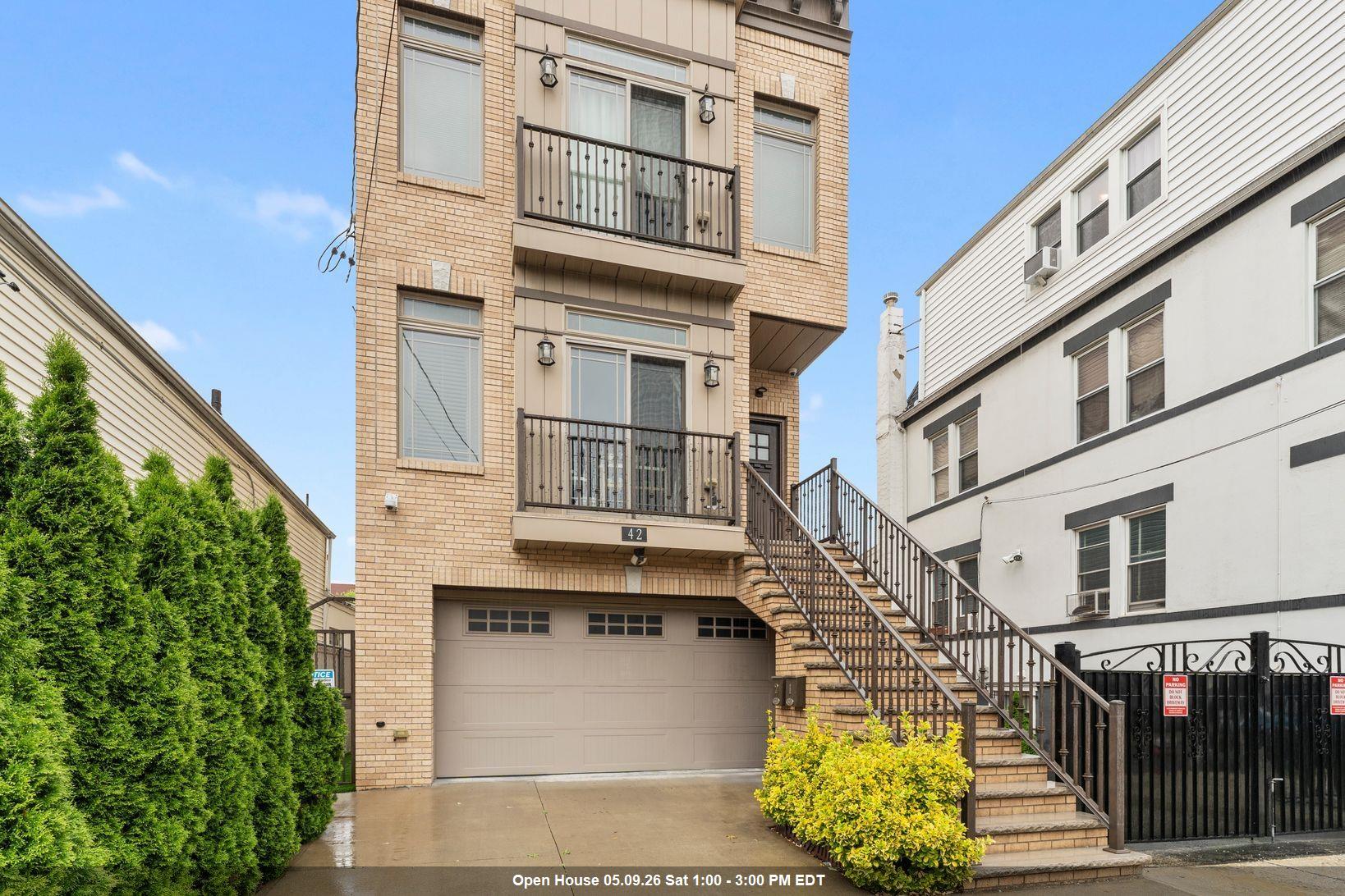 42 GRACE ST Unit: 2