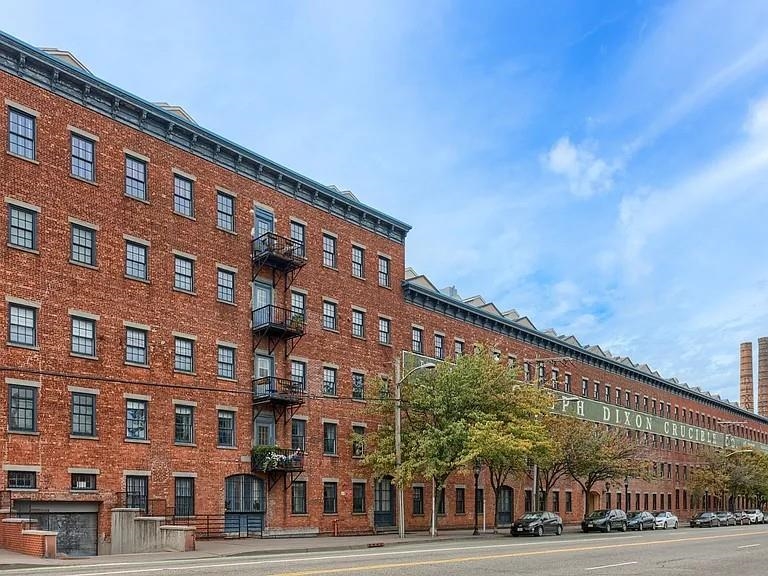 227 CHRISTOPHER COLUMBUS DR Unit: 202