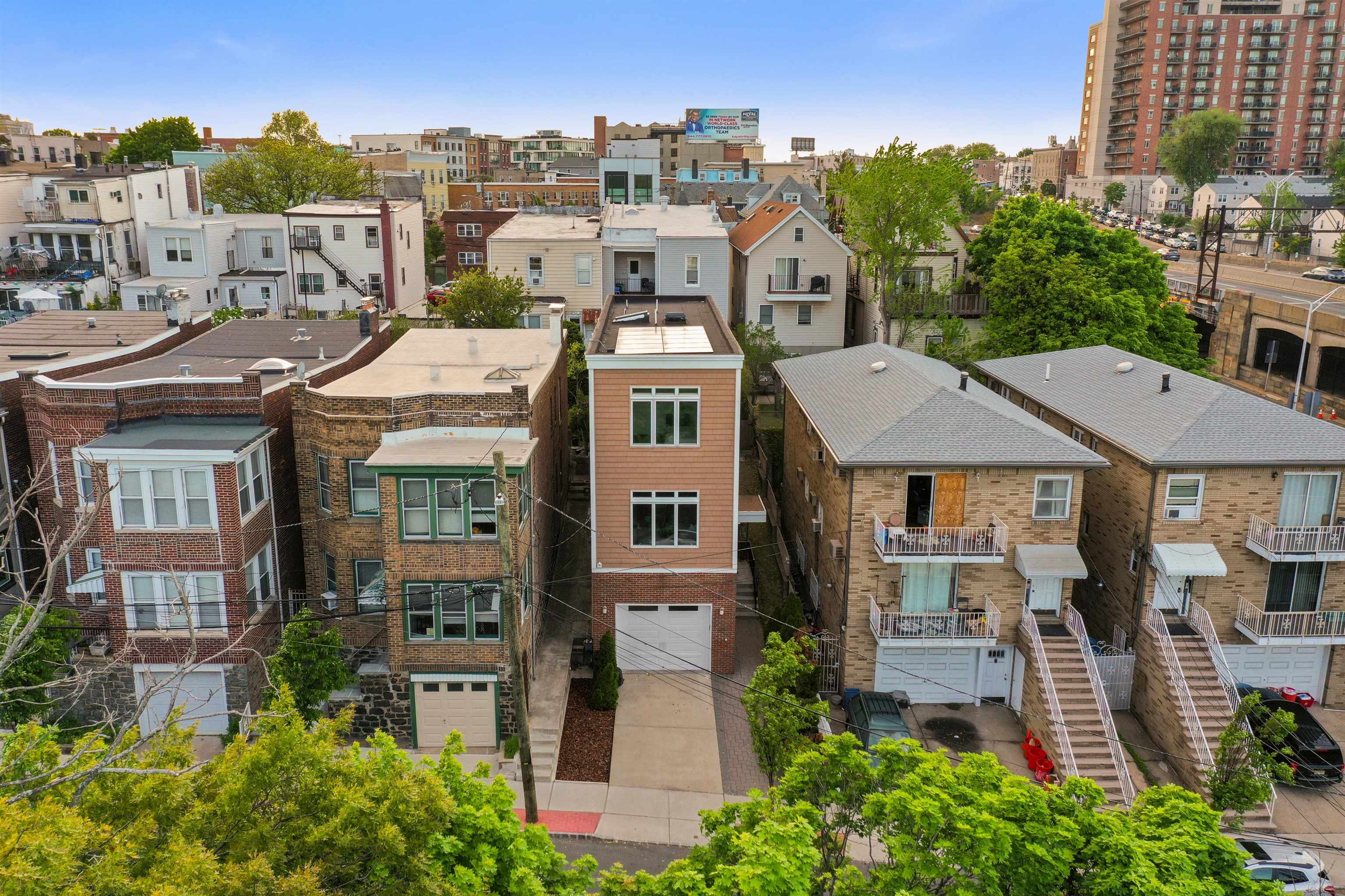 627 GREGORY AVE