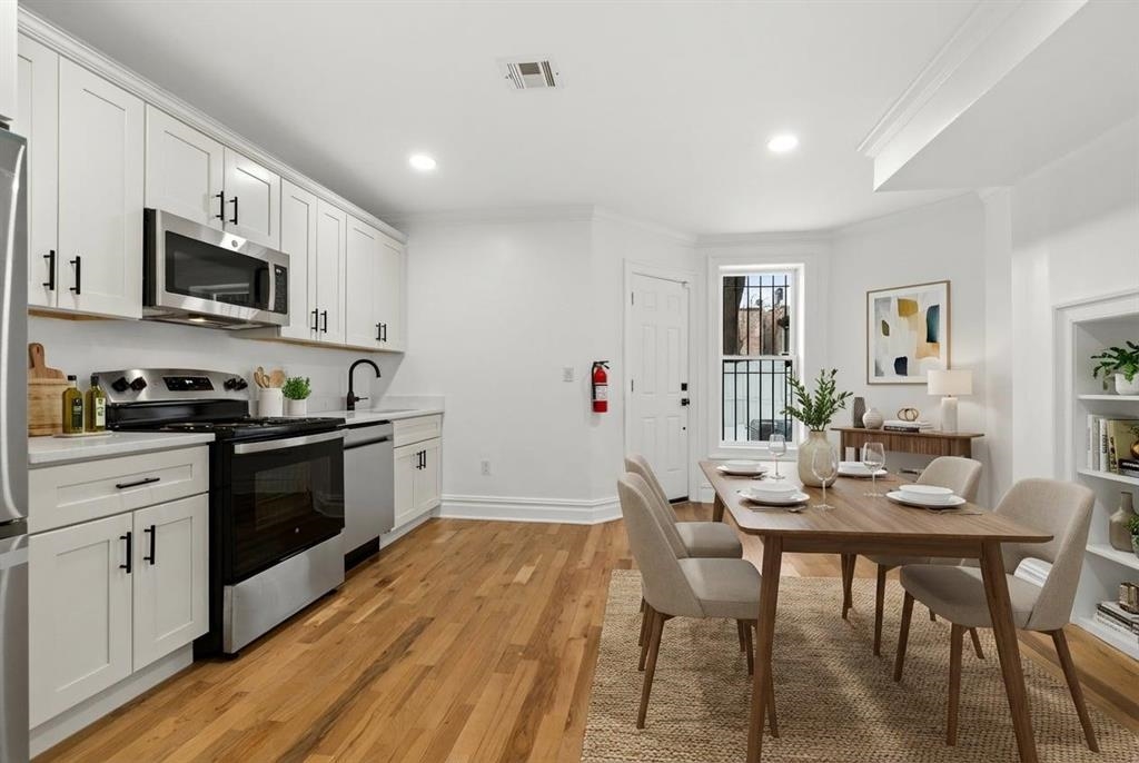 52 BRINKERHOFF ST