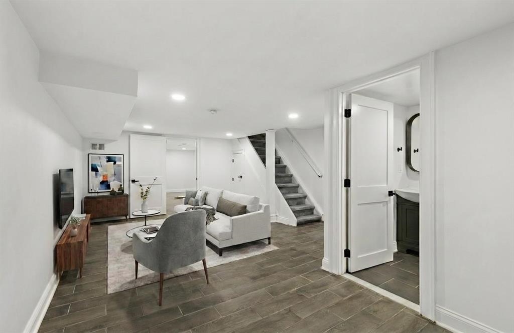 52 BRINKERHOFF ST