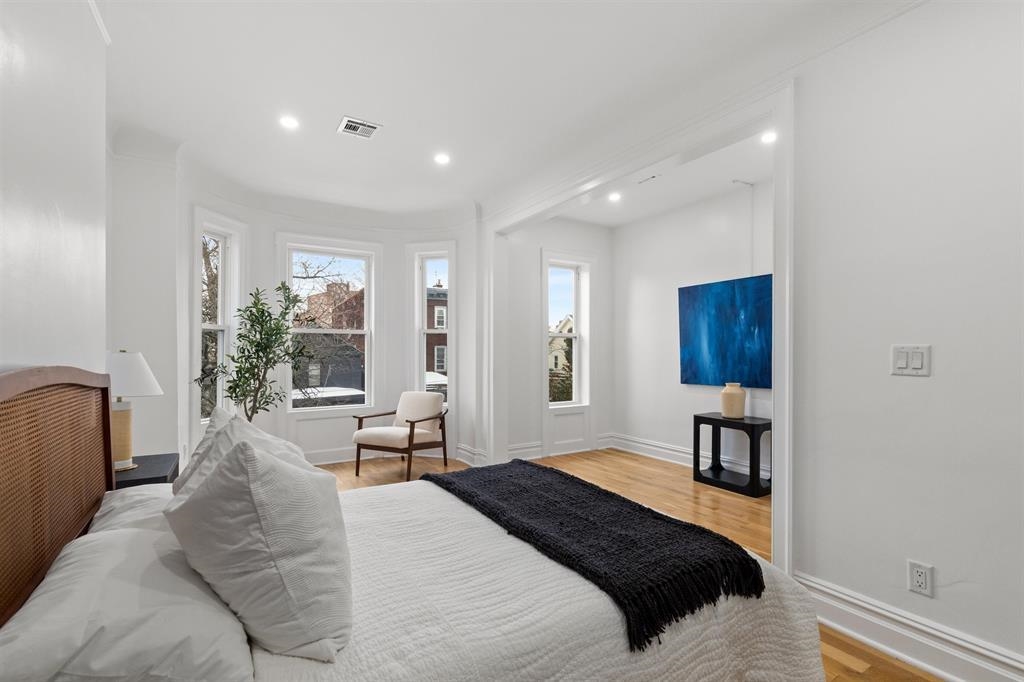 52 BRINKERHOFF ST