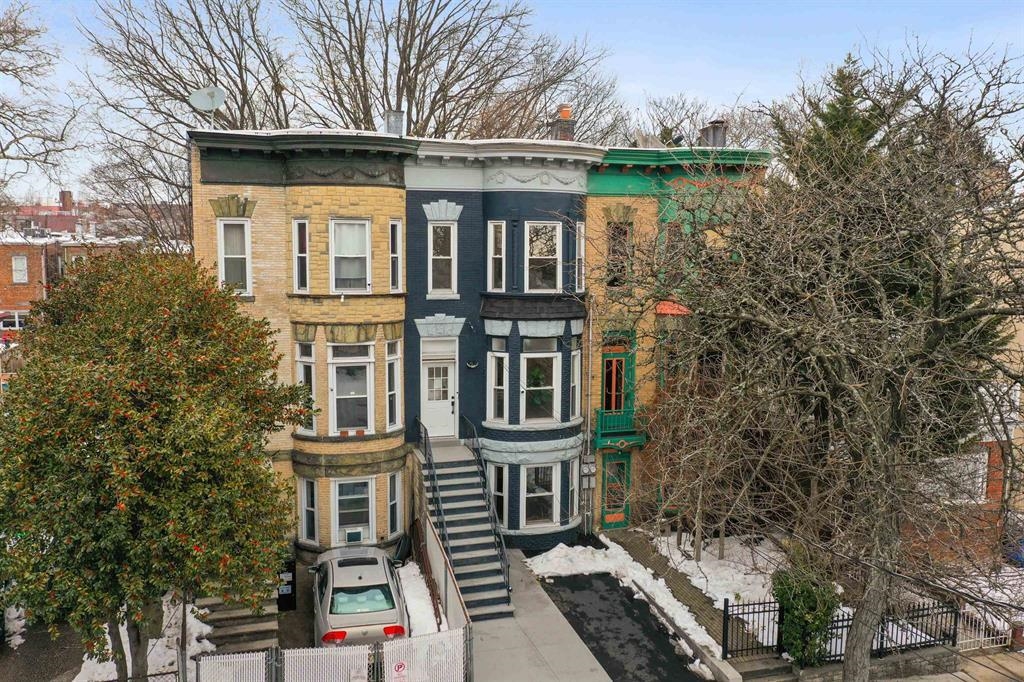 52 BRINKERHOFF ST