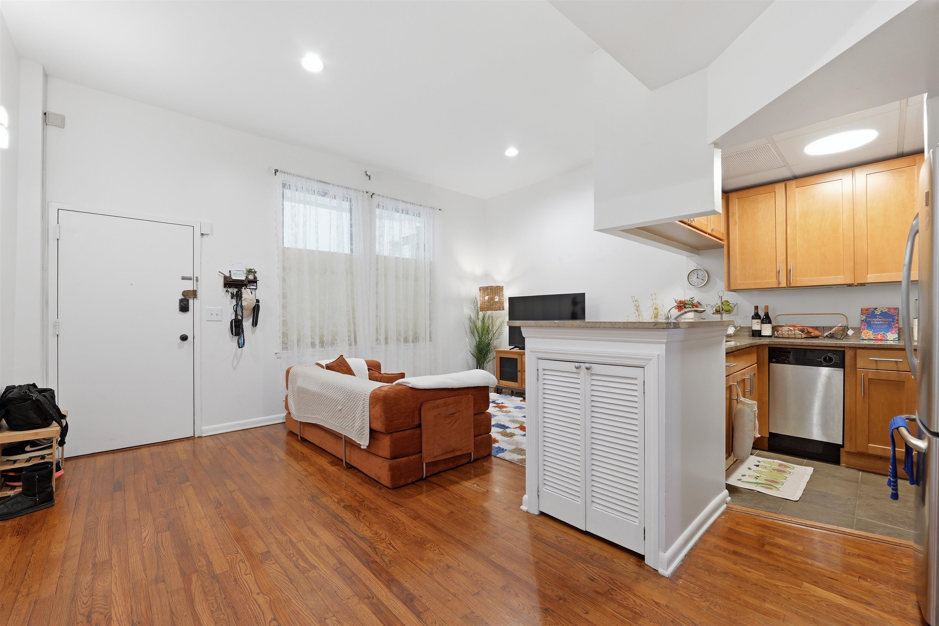 187 WAYNE ST Unit: #207C