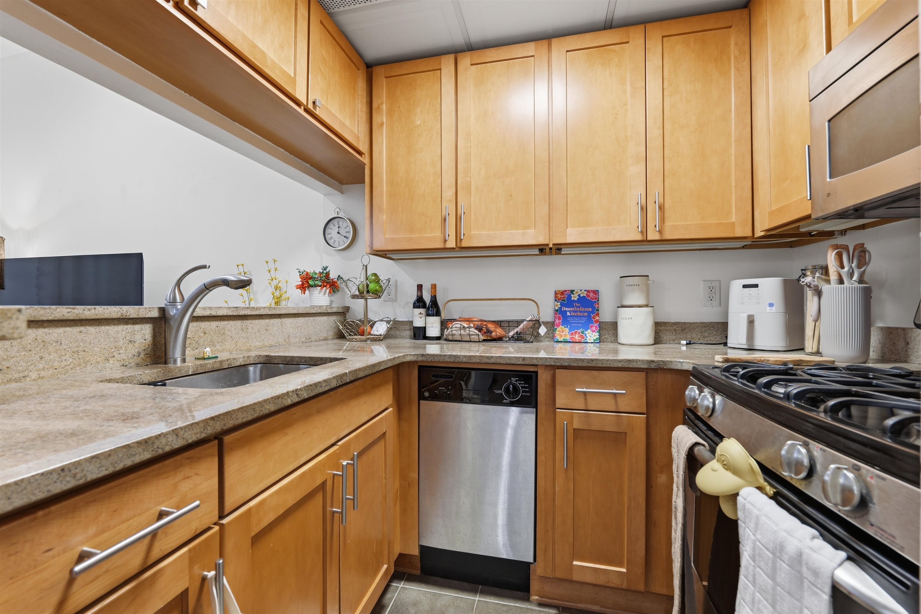 187 WAYNE ST Unit: #207C
