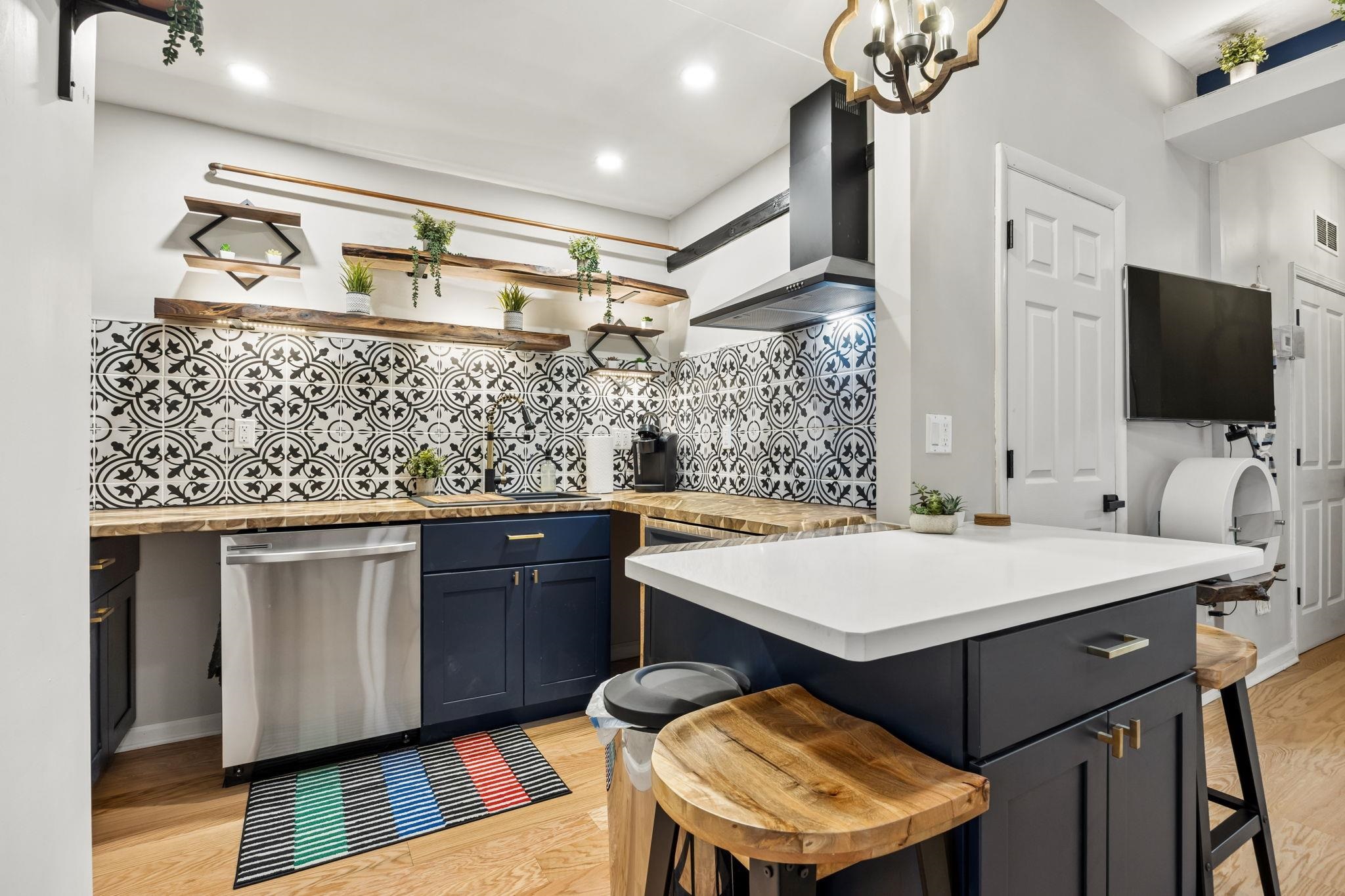 242 BALDWIN AVE Unit: 1