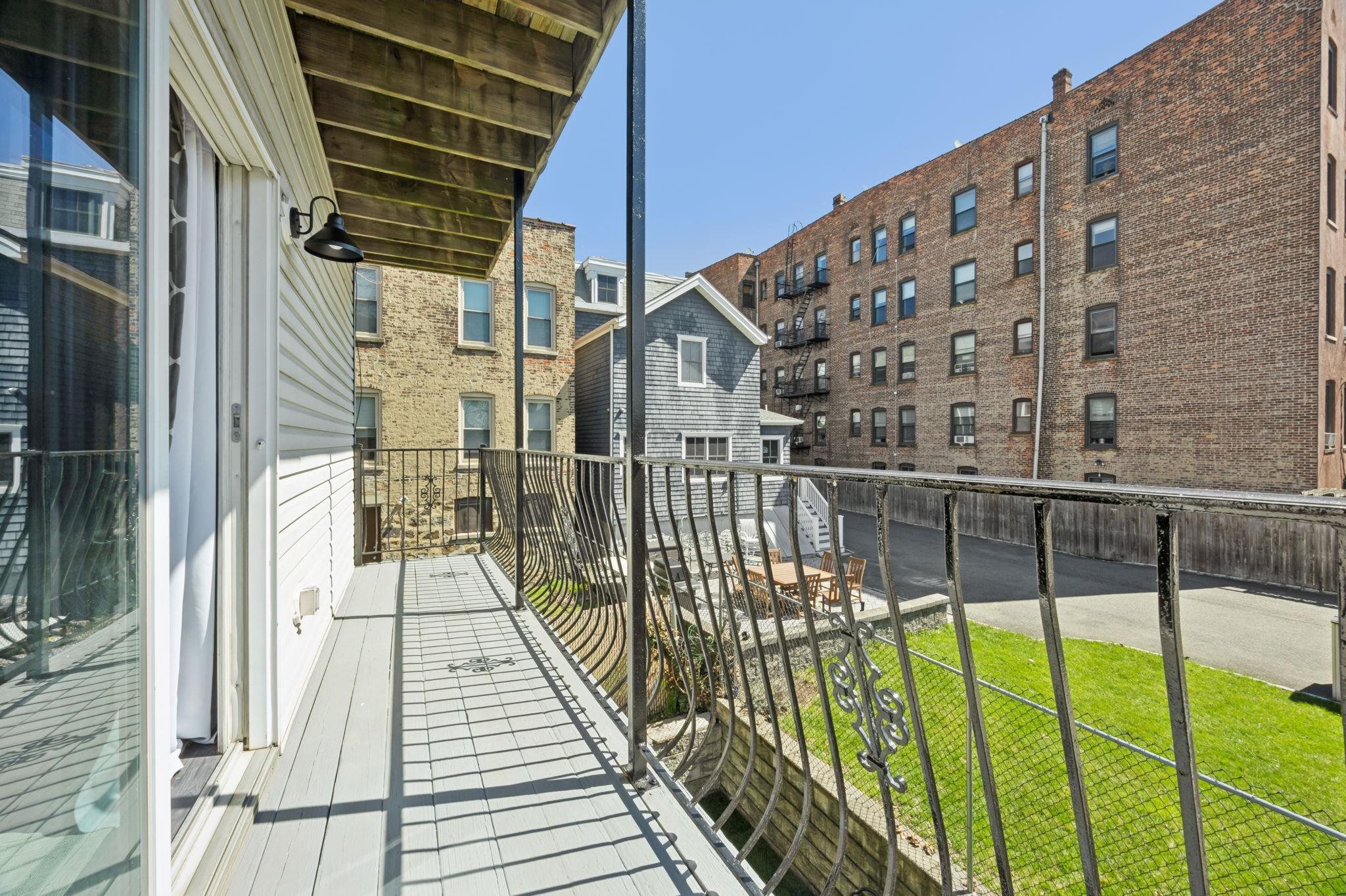 242 BALDWIN AVE Unit: 1