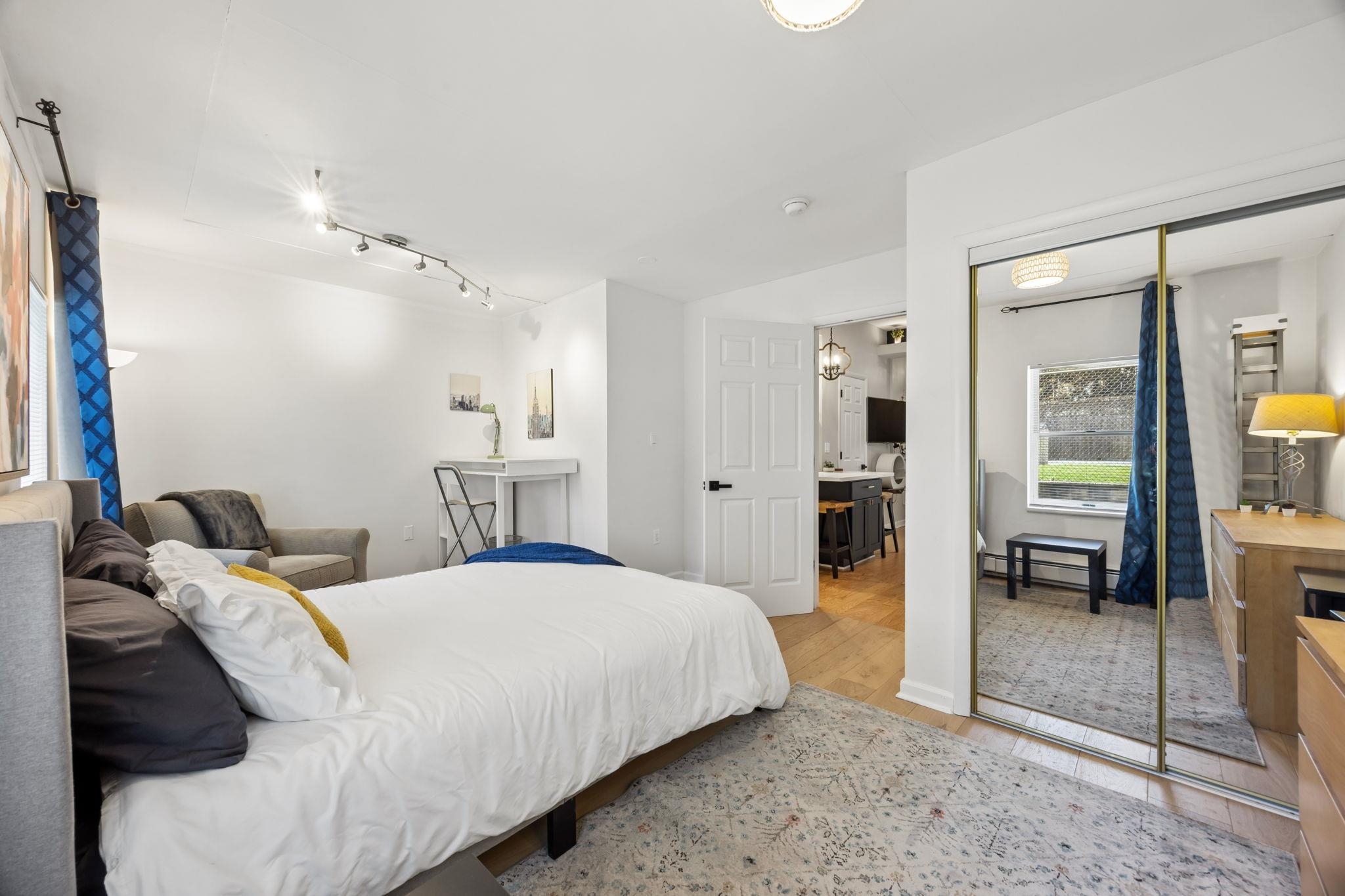 242 BALDWIN AVE Unit: 1