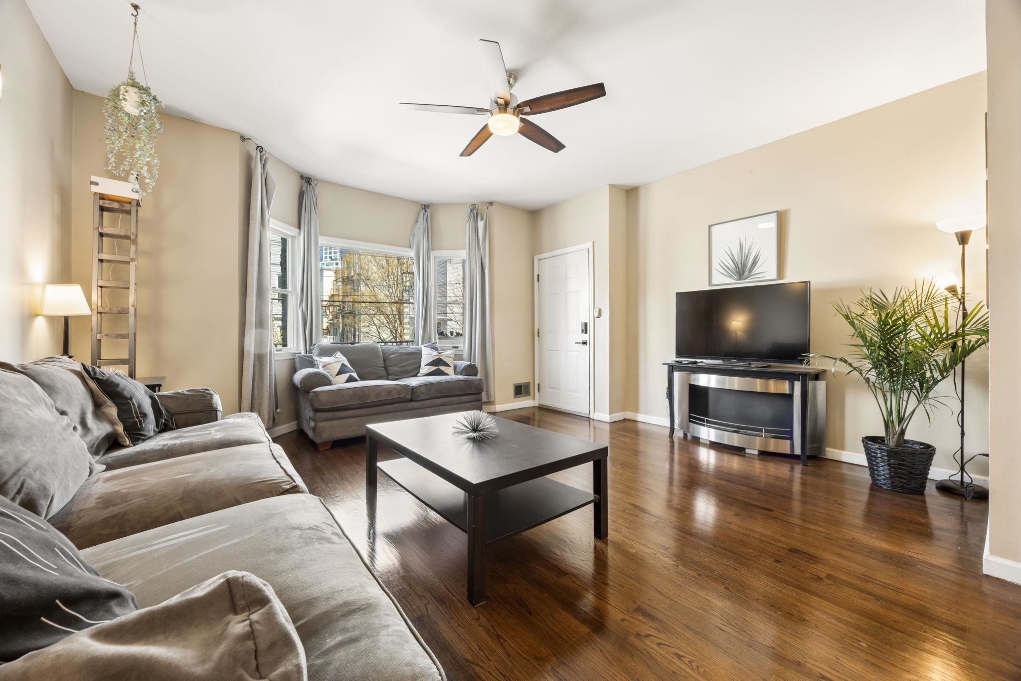 242 BALDWIN AVE Unit: 1