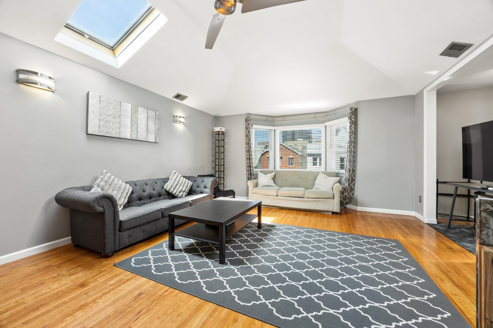 242 BALDWIN AVE Unit: 2