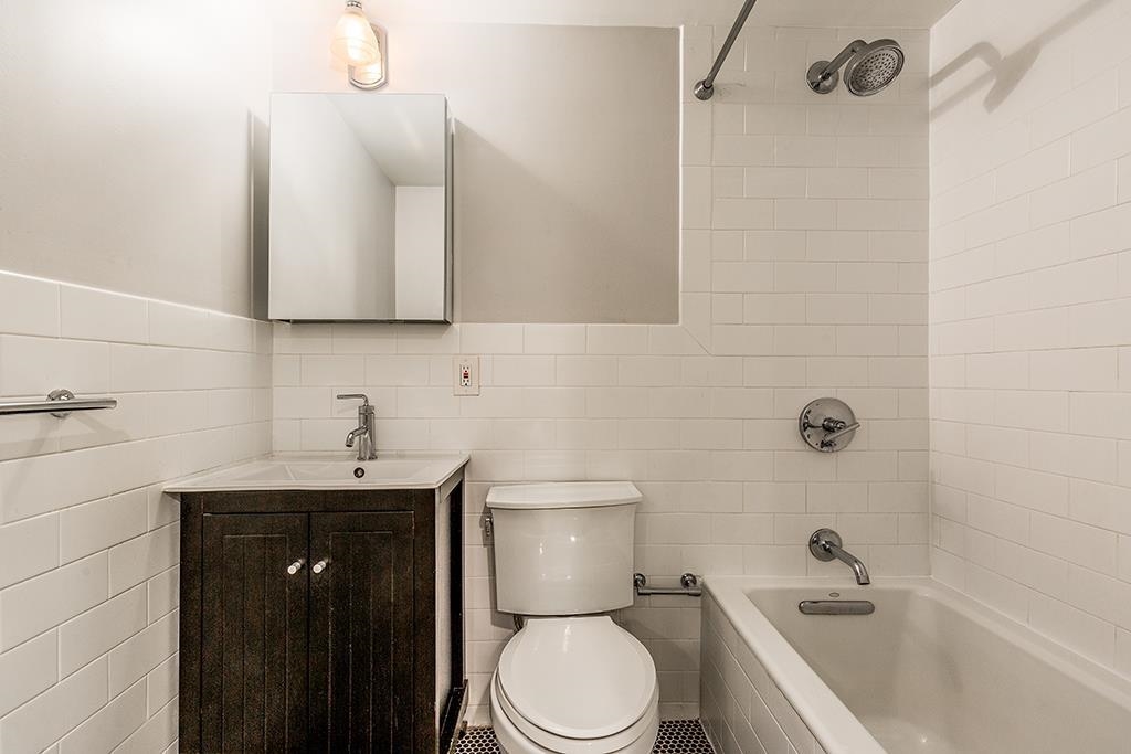 590 JERSEY AVE Unit: 1