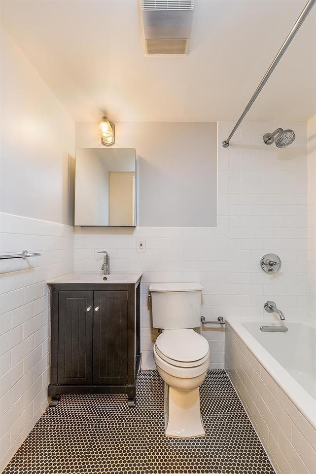 590 JERSEY AVE Unit: 1