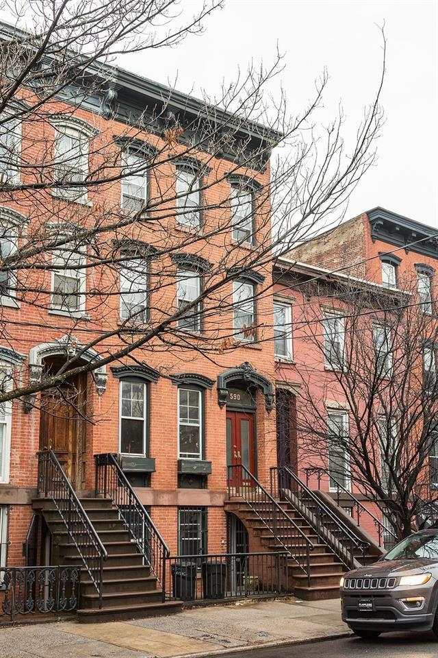 590 JERSEY AVE Unit: 1